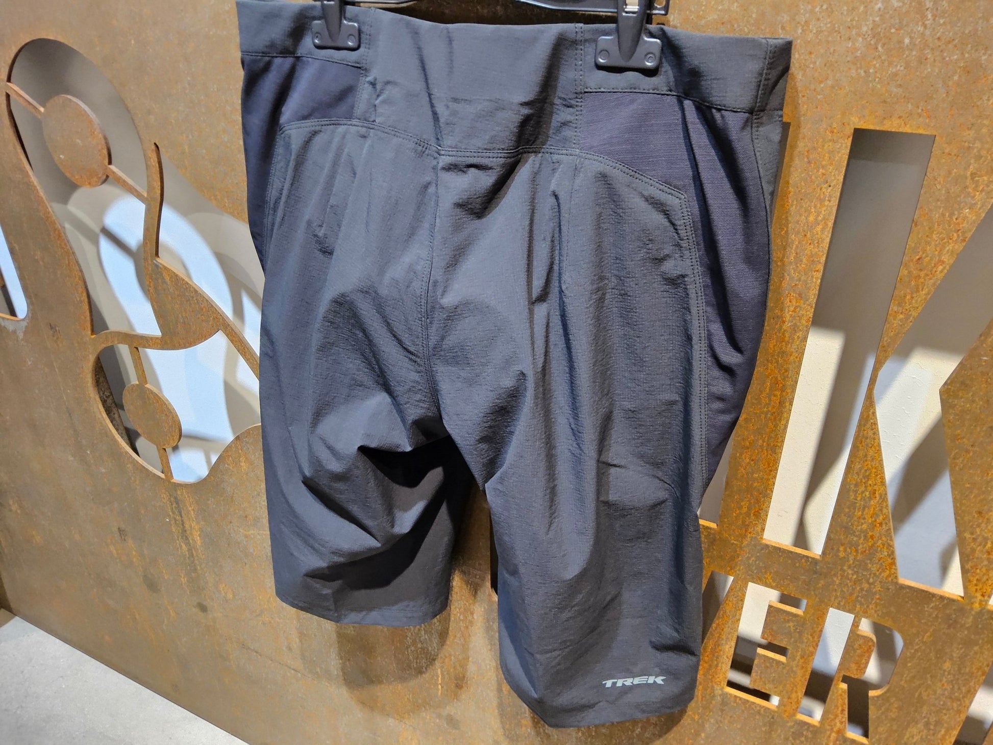 Hosen Damen von Fox Racing, FOX RACING X TREK RANGER WOMENS MOUNTAINBIKE SHORT KURZ / DAMEN vor USEDBIKES - OB.DE Hintergrund