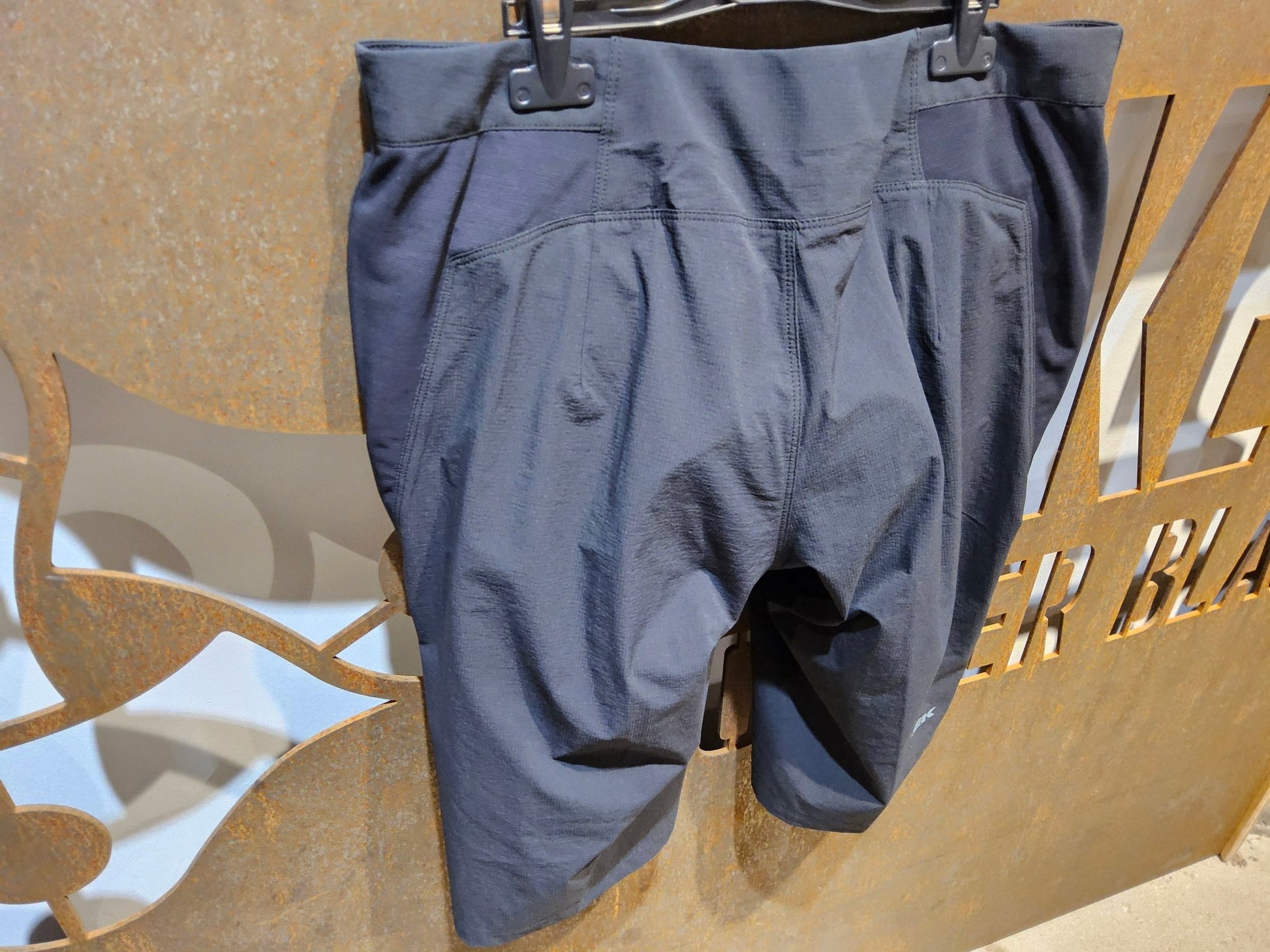 Hosen Damen von Fox Racing, FOX RACING X TREK RANGER WOMENS MOUNTAINBIKE SHORT KURZ / DAMEN vor USEDBIKES - OB.DE Hintergrund