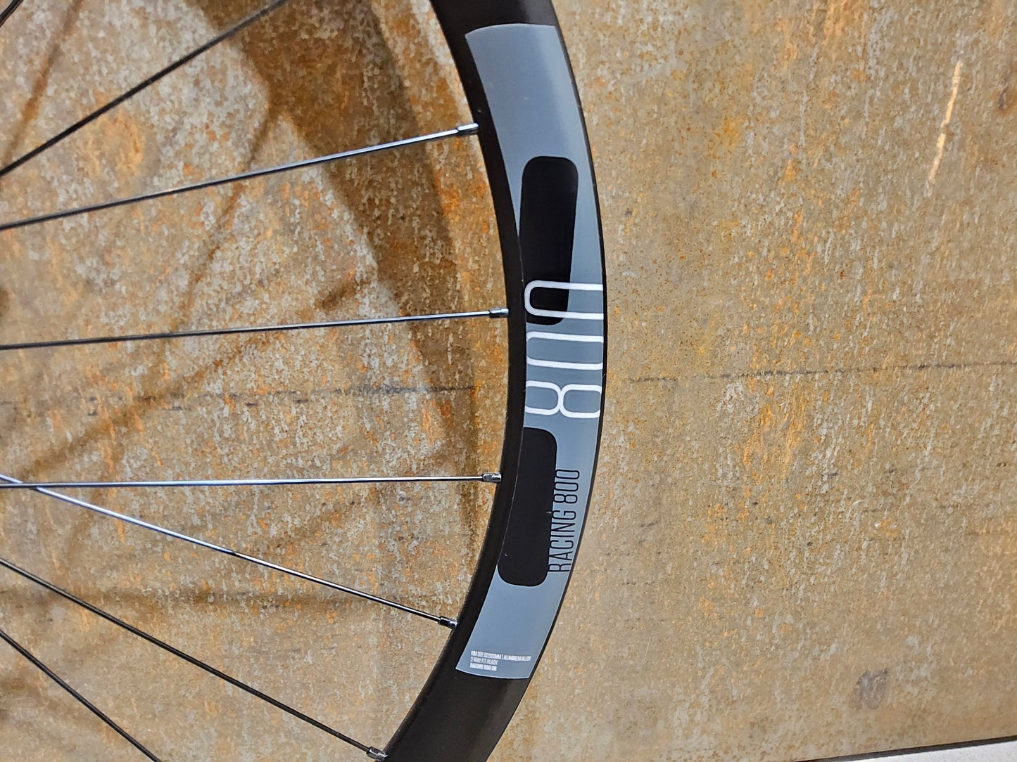 Laufrad/Laufradsatz von Fulcrum, FULCRUM RACING 800 DB LAUFRADSATZ DISC in variant_title vor USEDBIKES - OB.DE Hintergrund
