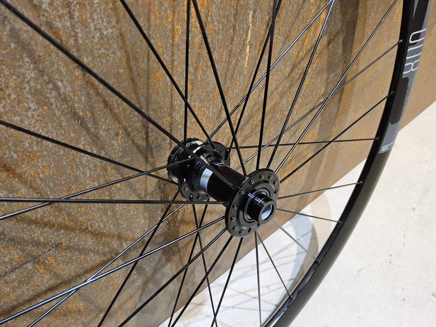 Laufrad/Laufradsatz von Fulcrum, FULCRUM RACING 800 DB LAUFRADSATZ DISC in variant_title vor USEDBIKES - OB.DE Hintergrund