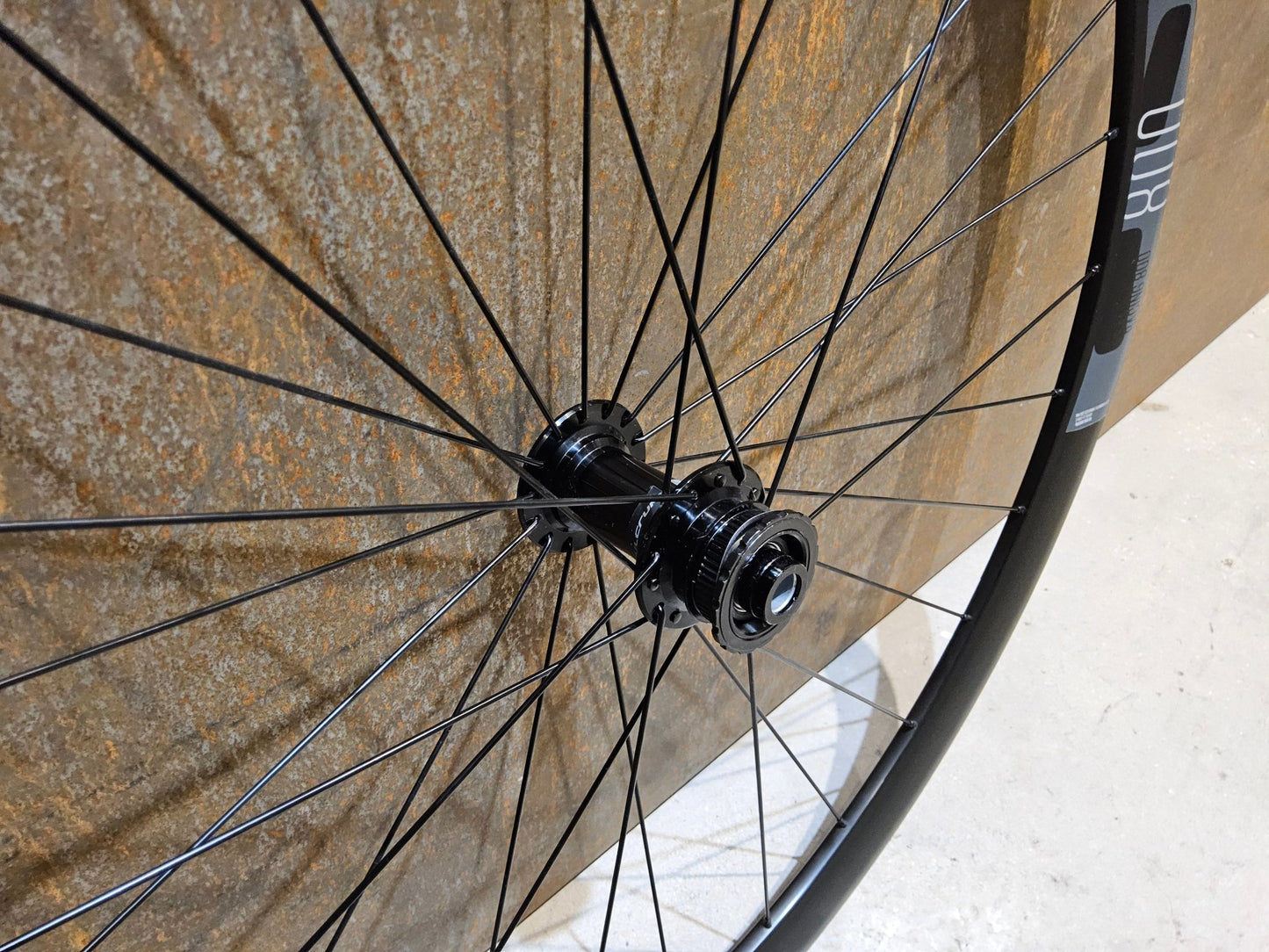 Laufrad/Laufradsatz von Fulcrum, FULCRUM RACING 800 DB LAUFRADSATZ DISC in variant_title vor USEDBIKES - OB.DE Hintergrund