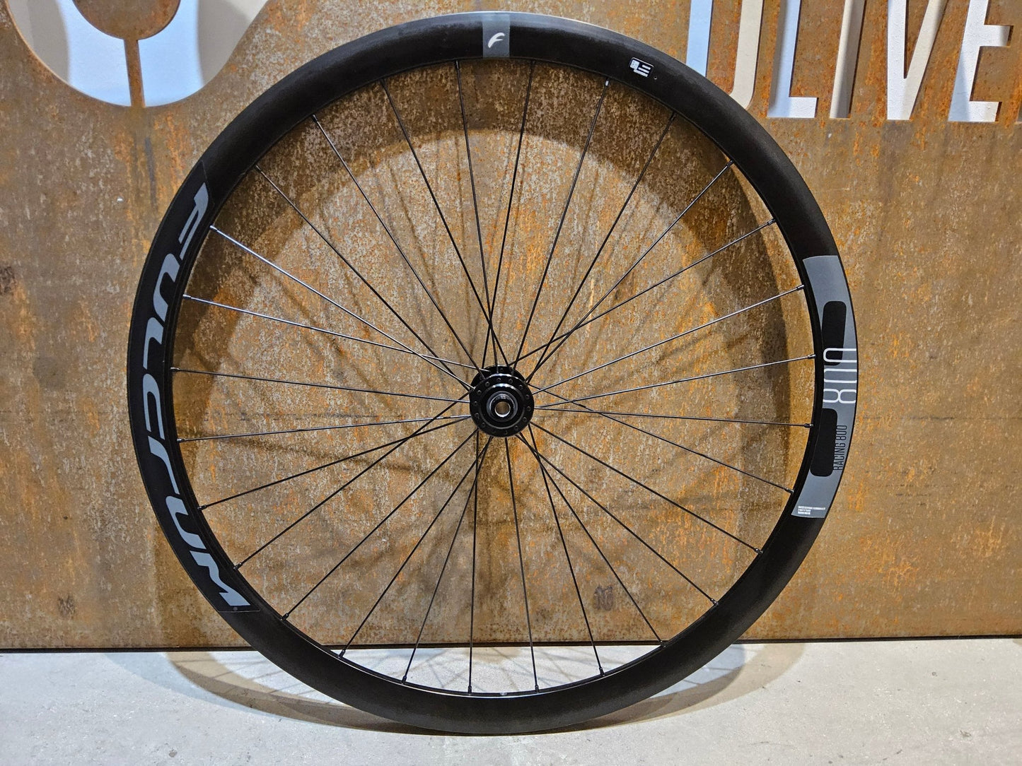 Laufrad/Laufradsatz von Fulcrum, FULCRUM RACING 800 DB LAUFRADSATZ DISC in variant_title vor USEDBIKES - OB.DE Hintergrund