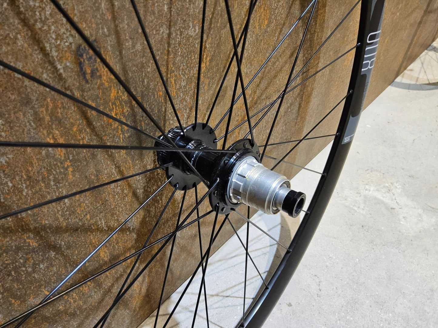 Laufrad/Laufradsatz von Fulcrum, FULCRUM RACING 800 DB LAUFRADSATZ DISC in variant_title vor USEDBIKES - OB.DE Hintergrund