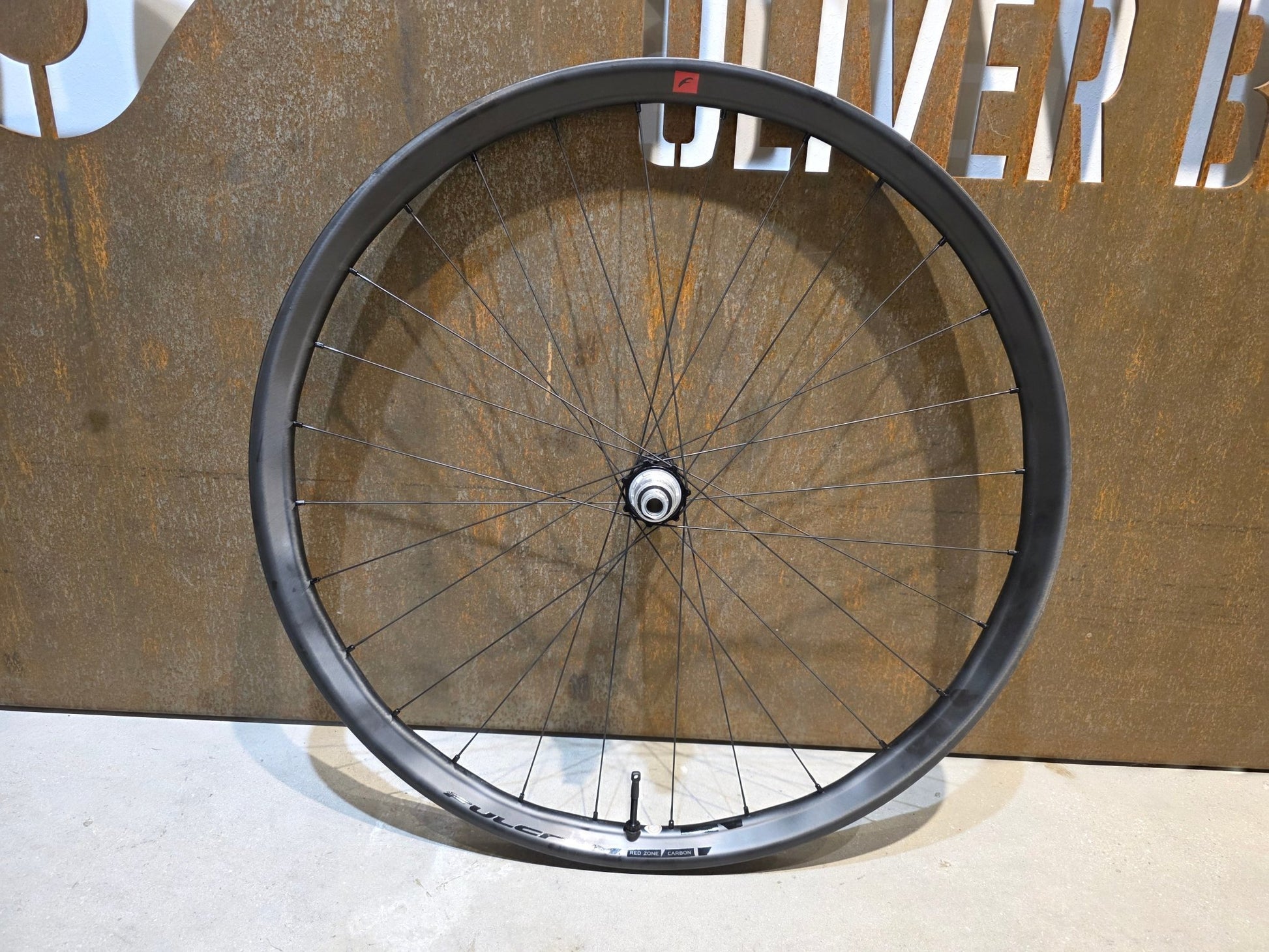 Laufrad/Laufradsatz von Fulcrum, FULCRUM RED ZONE CARBON BOOST 29 MTB LAUFRADSATZ DISC vor USEDBIKES - OB.DE Hintergrund