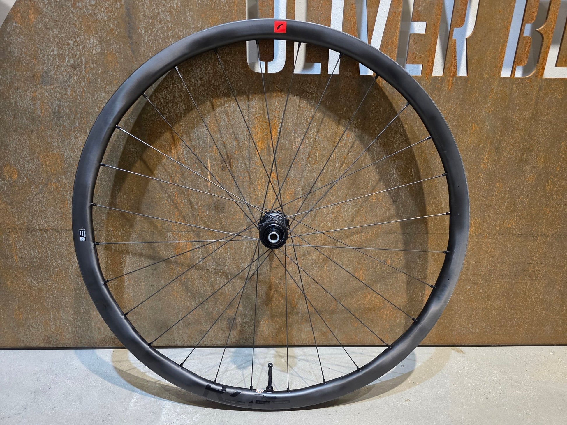 Laufrad/Laufradsatz von Fulcrum, FULCRUM RED ZONE CARBON BOOST 29 MTB LAUFRADSATZ DISC vor USEDBIKES - OB.DE Hintergrund