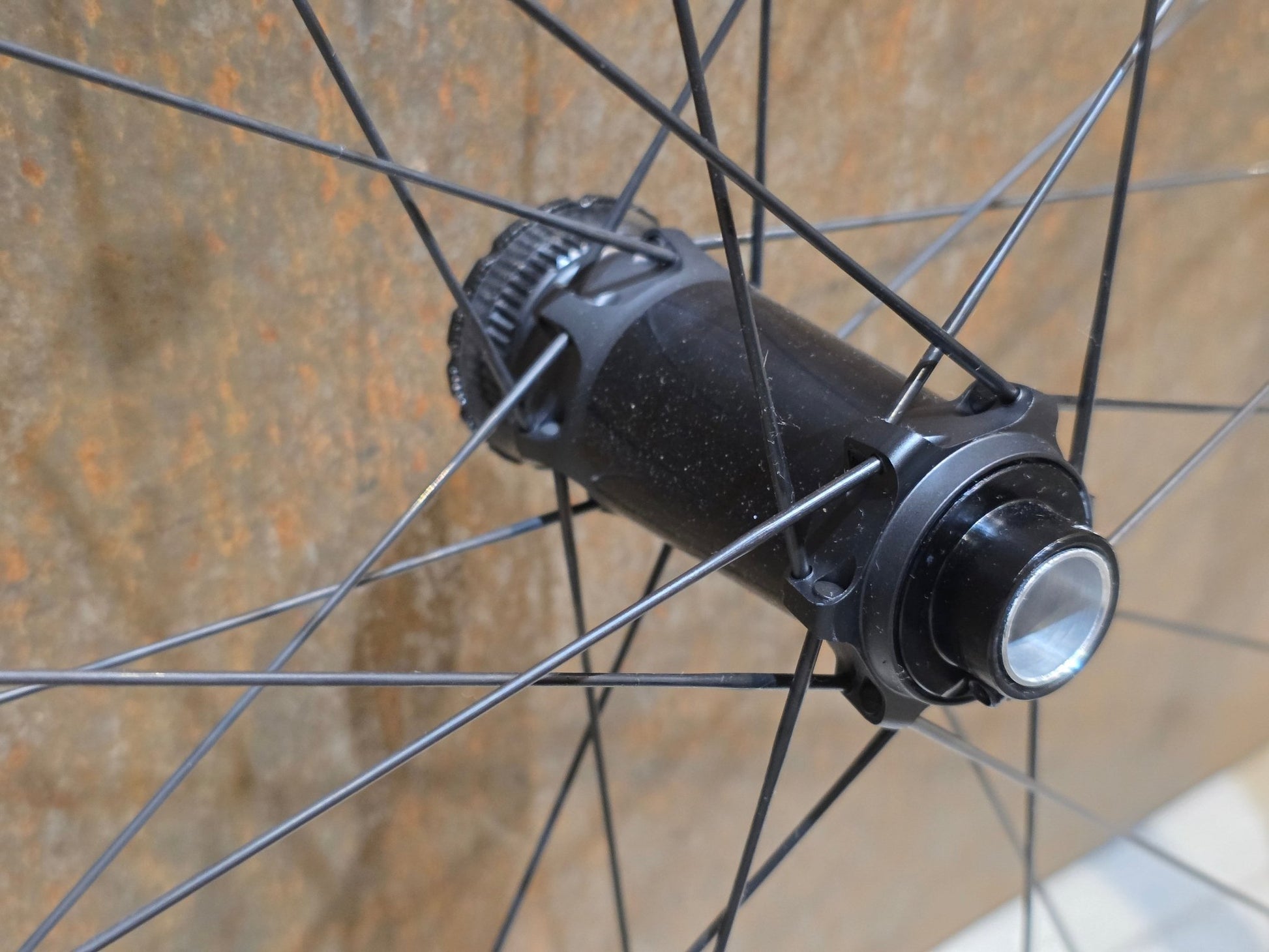 Laufrad/Laufradsatz von Fulcrum, FULCRUM RED ZONE CARBON BOOST 29 MTB LAUFRADSATZ DISC vor USEDBIKES - OB.DE Hintergrund