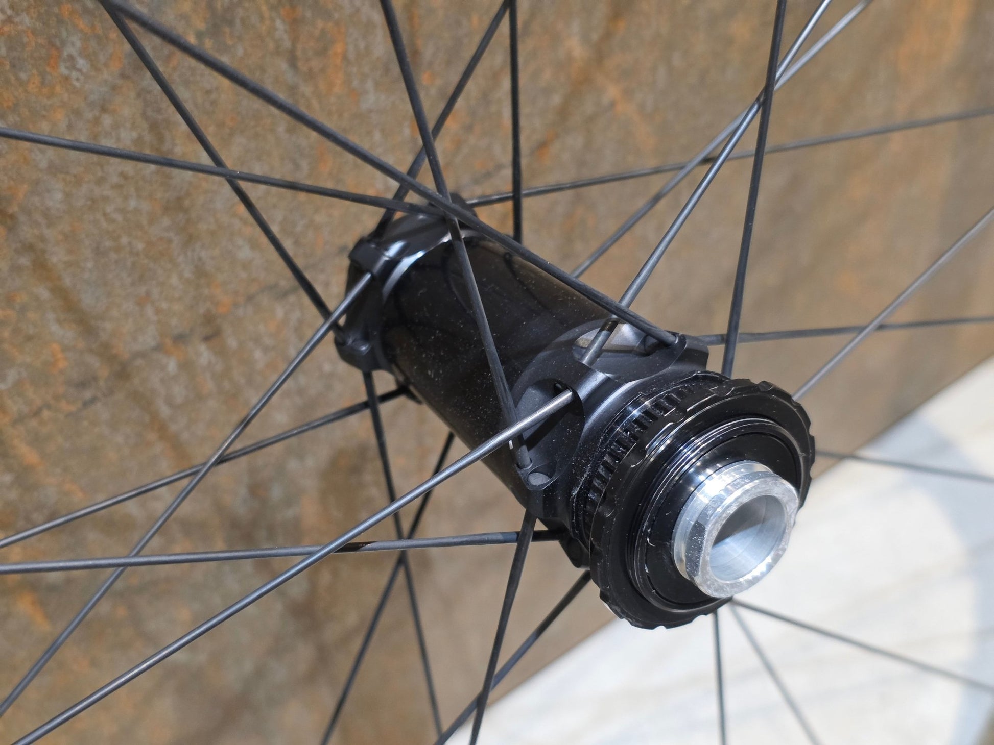 Laufrad/Laufradsatz von Fulcrum, FULCRUM RED ZONE CARBON BOOST 29 MTB LAUFRADSATZ DISC vor USEDBIKES - OB.DE Hintergrund