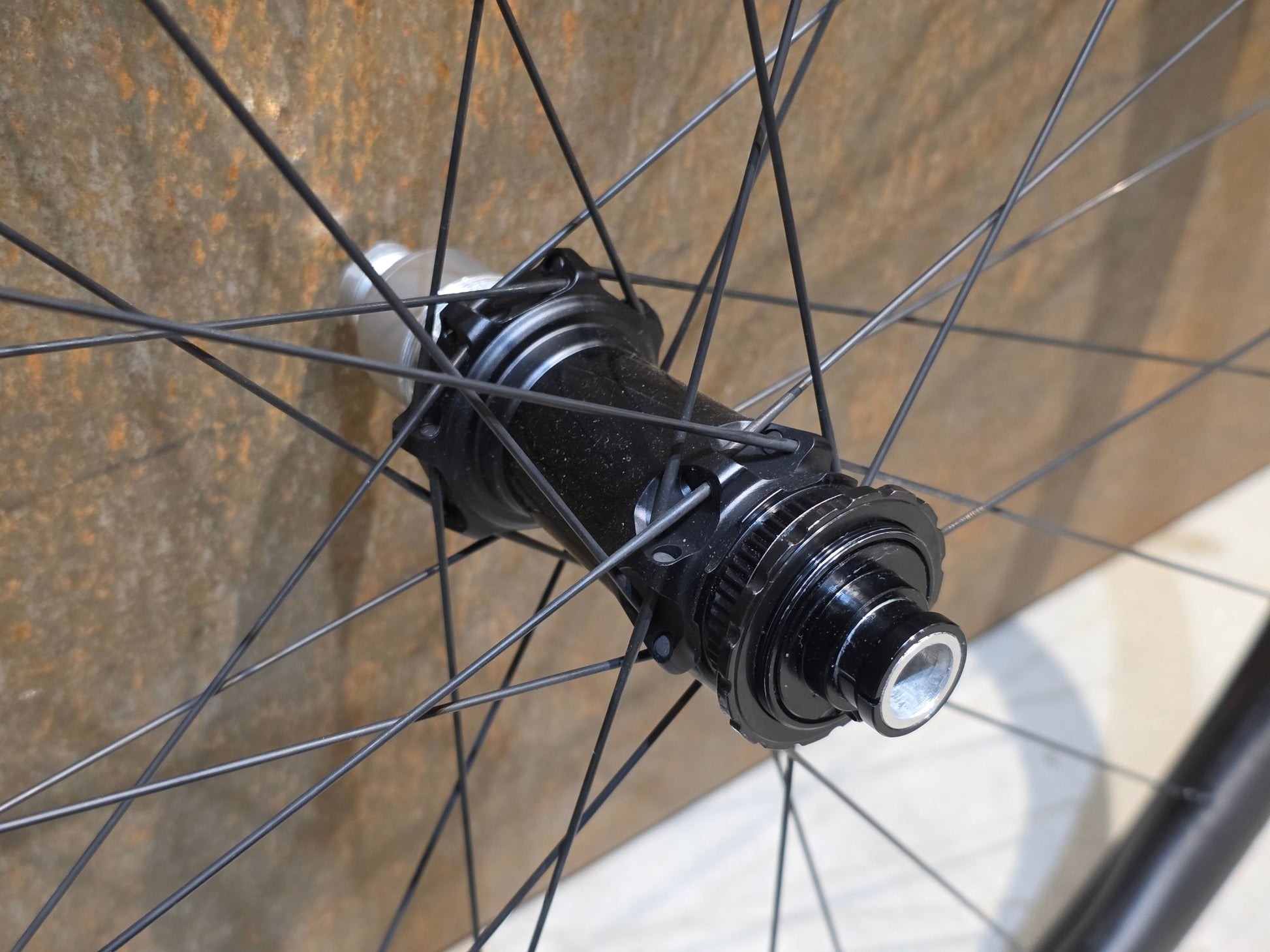 Laufrad/Laufradsatz von Fulcrum, FULCRUM RED ZONE CARBON BOOST 29 MTB LAUFRADSATZ DISC vor USEDBIKES - OB.DE Hintergrund