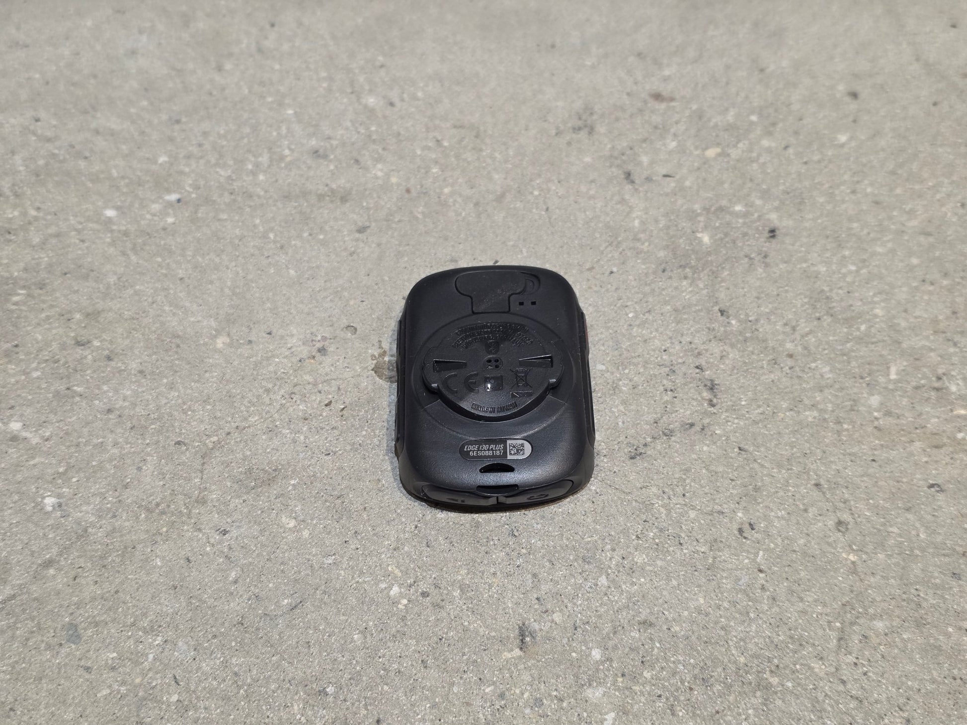 GPS - Geräte & Sensoren von Garmin, GARMIN EDGE 130 PLUS FAHRRADCOMPUTER / MTB BUNDLE vor USEDBIKES - OB.DE Hintergrund