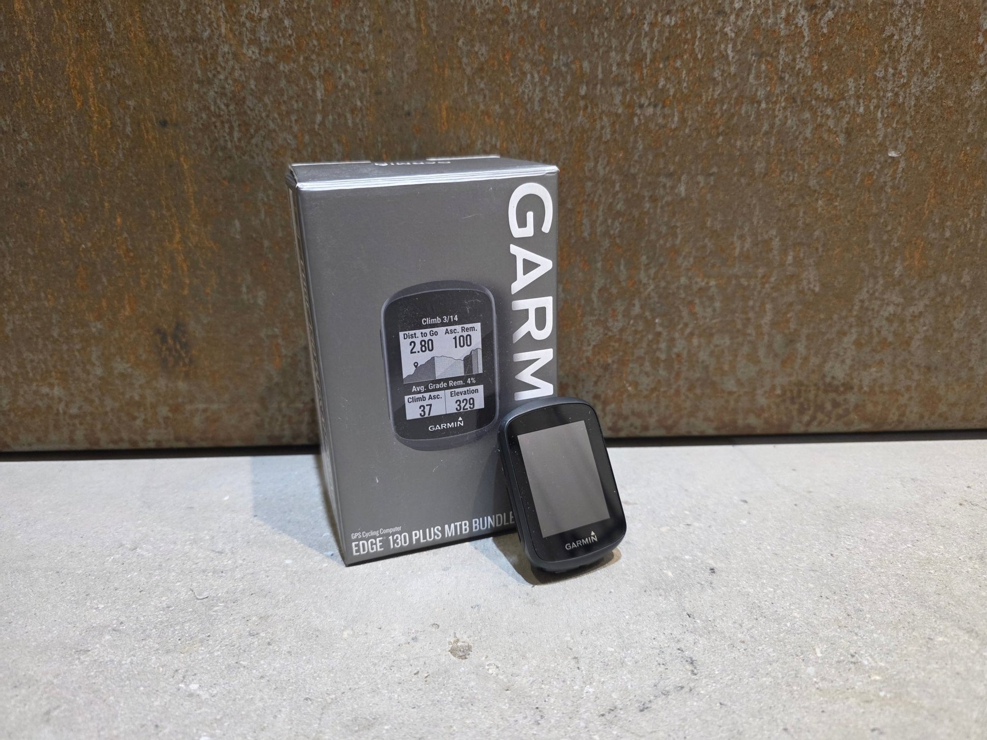 GPS - Geräte & Sensoren von Garmin, GARMIN EDGE 130 PLUS FAHRRADCOMPUTER / MTB BUNDLE vor USEDBIKES - OB.DE Hintergrund
