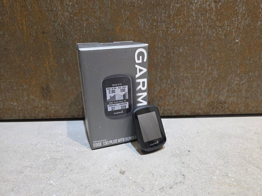 GPS - Geräte & Sensoren von Garmin, GARMIN EDGE 130 PLUS FAHRRADCOMPUTER / MTB BUNDLE vor USEDBIKES - OB.DE Hintergrund