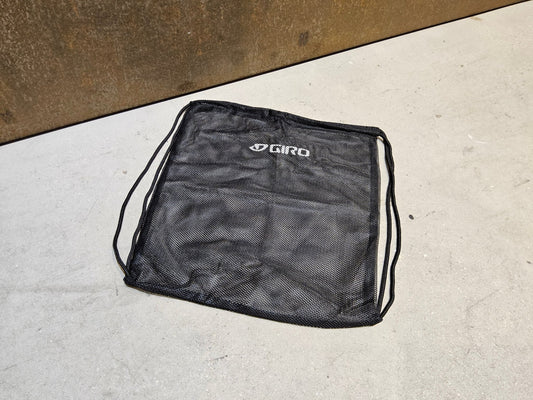 Taschen & Rucksäcke von Sidi, GIRO MESH ZUBEHÖR / SCHUH TASCHE SCHWARZ in variant_title vor USEDBIKES - OB.DE Hintergrund