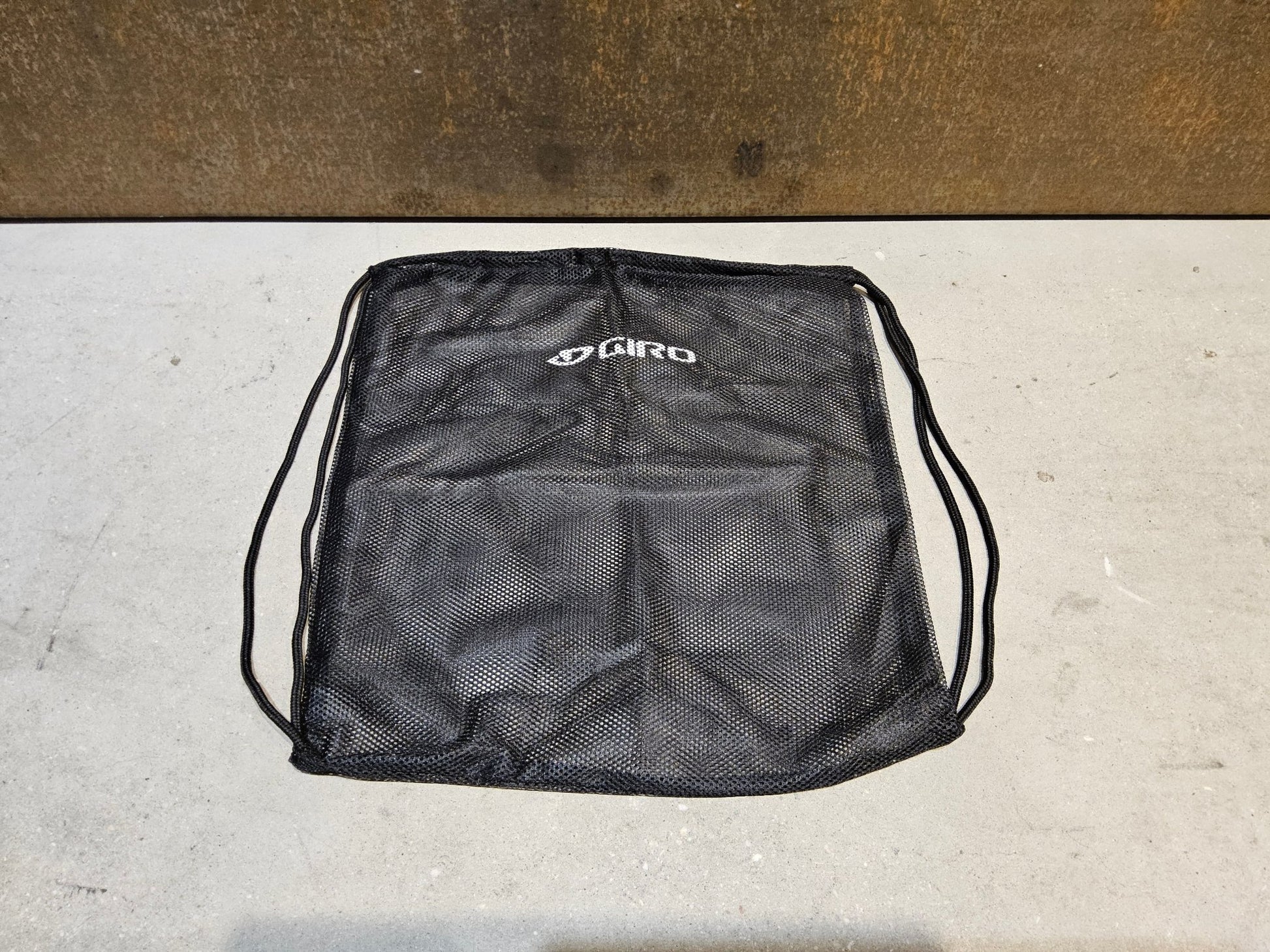 Taschen & Rucksäcke von Sidi, GIRO MESH ZUBEHÖR / SCHUH TASCHE SCHWARZ in variant_title vor USEDBIKES - OB.DE Hintergrund