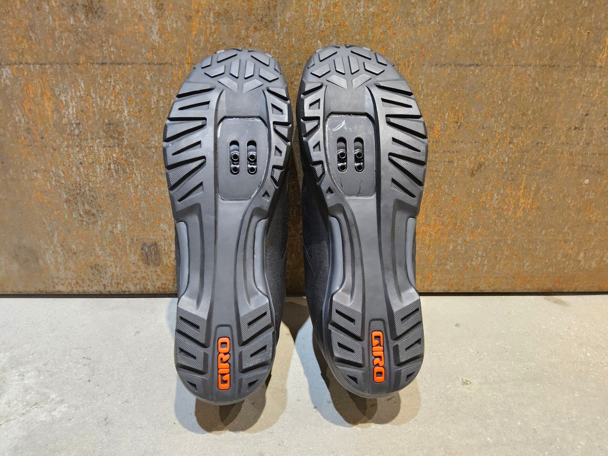 MTB - Herrenschuhe von Giro, GIRO VENTANA BOA® MOUNTAINBIKE SCHUH SCHWARZ / HERREN vor USEDBIKES - OB.DE Hintergrund