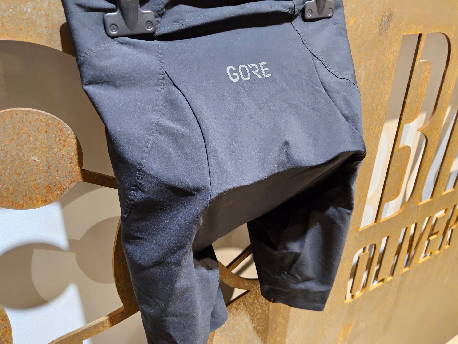 Hosen Damen von GOREWEAR, GOREWEAR C7 WMN LONG DISTANCE SHORT TIGHT / KURZE HOSE / DAMEN / BLACK in variant_title vor USEDBIKES - OB.DE Hintergrund