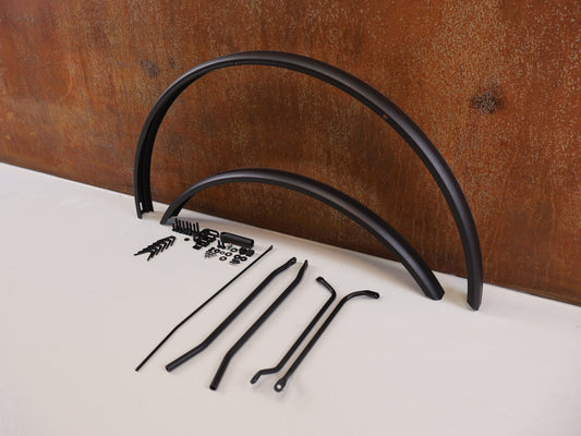Schutzbleche & Gepäckträger von hebie, HEBIE ALUMEE SCHUTZBLECHSET / 28 ZOLL / 62MM BREITE / ALUMINIUM / INTEGRIERTE GEPÄCKSTREBEN vor USEDBIKES - OB.DE Hintergrund