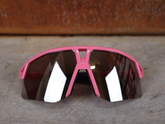 Brillen von Koo, KOO RED BULL - BORA HANSGROHE HYPE SONNENBRILLE / LEADER EDITION PINK vor USEDBIKES - OB.DE Hintergrund