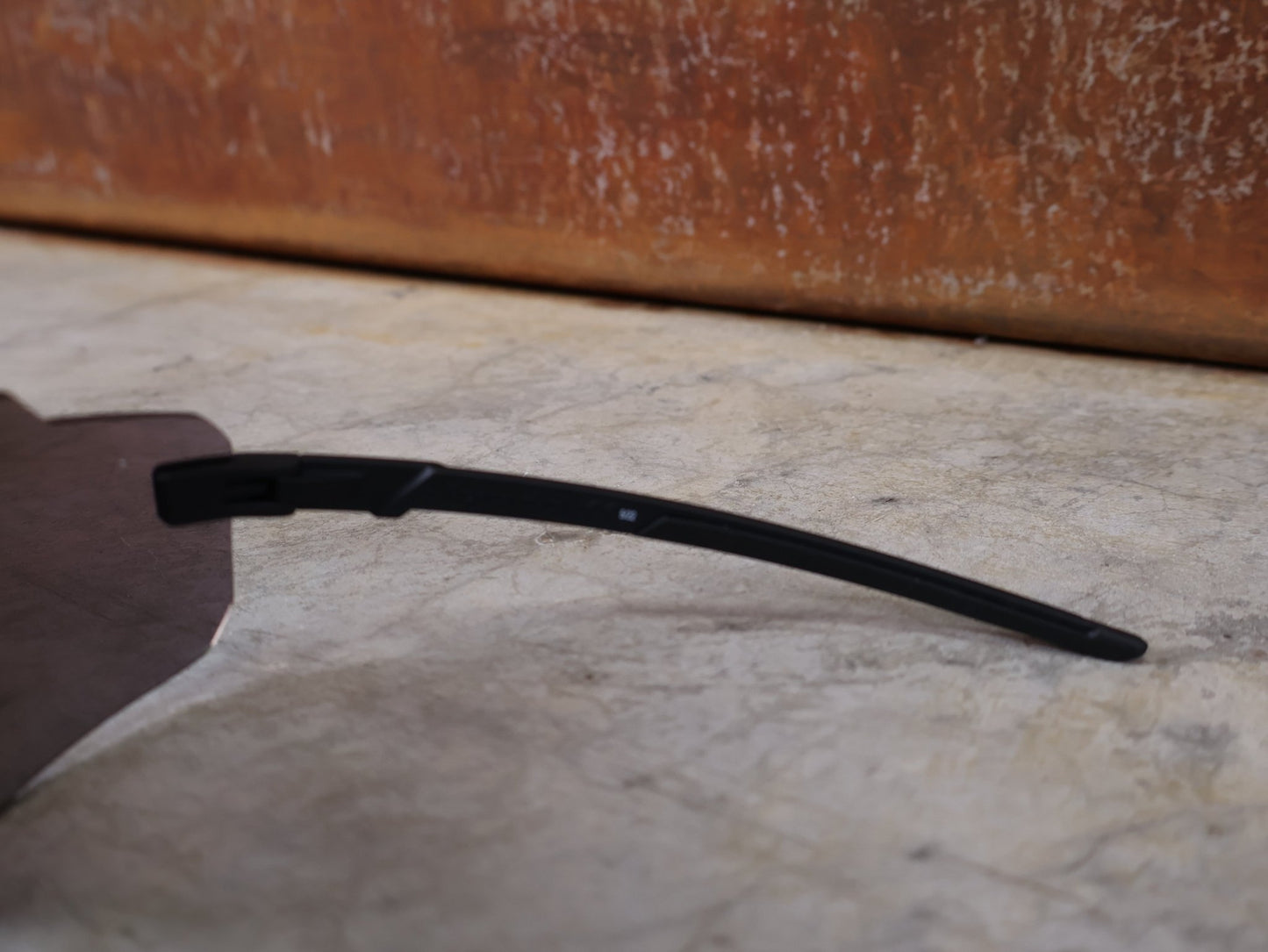 Brillen von Koo, KOO SUPERNOVA SONNENBRILLE / BLACK MATT GREEN MIRROR vor USEDBIKES - OB.DE Hintergrund