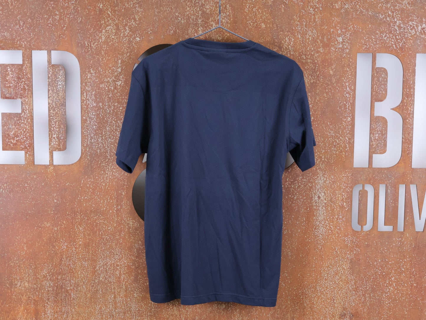 Freizeitbekleidung - BOH von Mewa, MEWA RED BULL - BORA PRO CYCLING TEAM STAFF T - SHIRT BLAU vor USEDBIKES - OB.DE Hintergrund