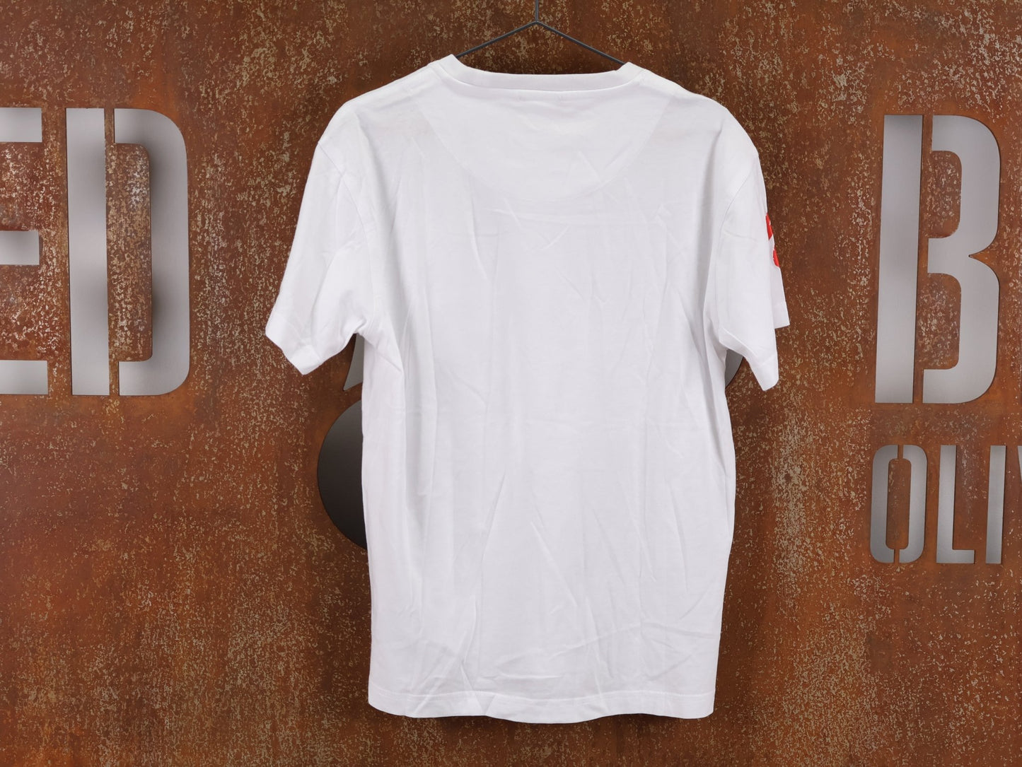 Freizeitbekleidung - BOH von Mewa, MEWA RED BULL - BORA PRO CYCLING TEAM STAFF T - SHIRT WEIß vor USEDBIKES - OB.DE Hintergrund