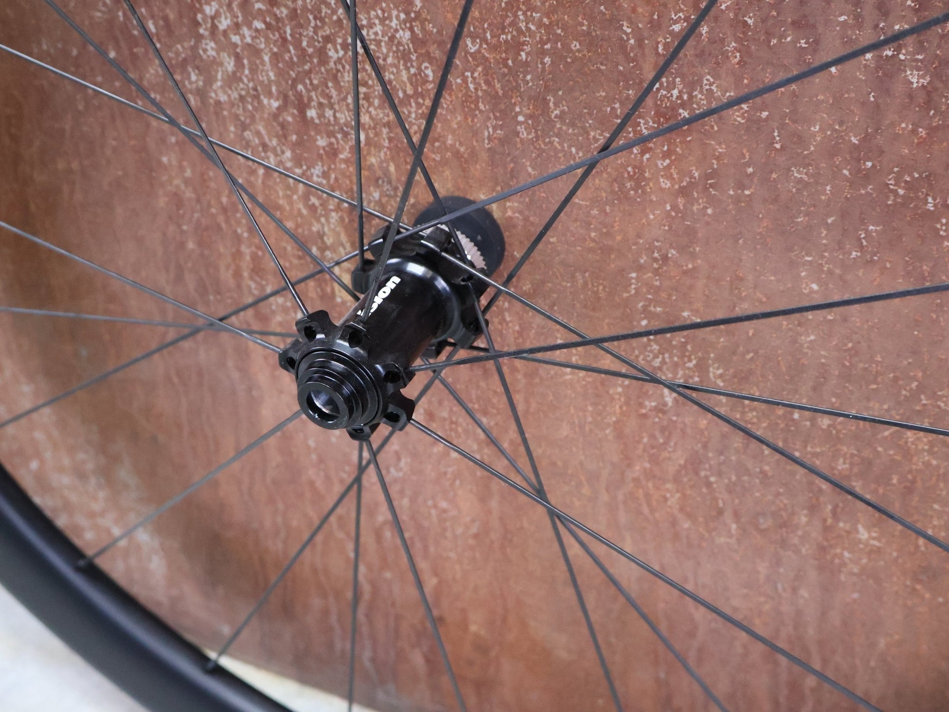 Laufrad/Laufradsatz von Most, MOST ULTRAFAST 45 TLR DB LAUFRADSATZ DISC vor USEDBIKES - OB.DE Hintergrund