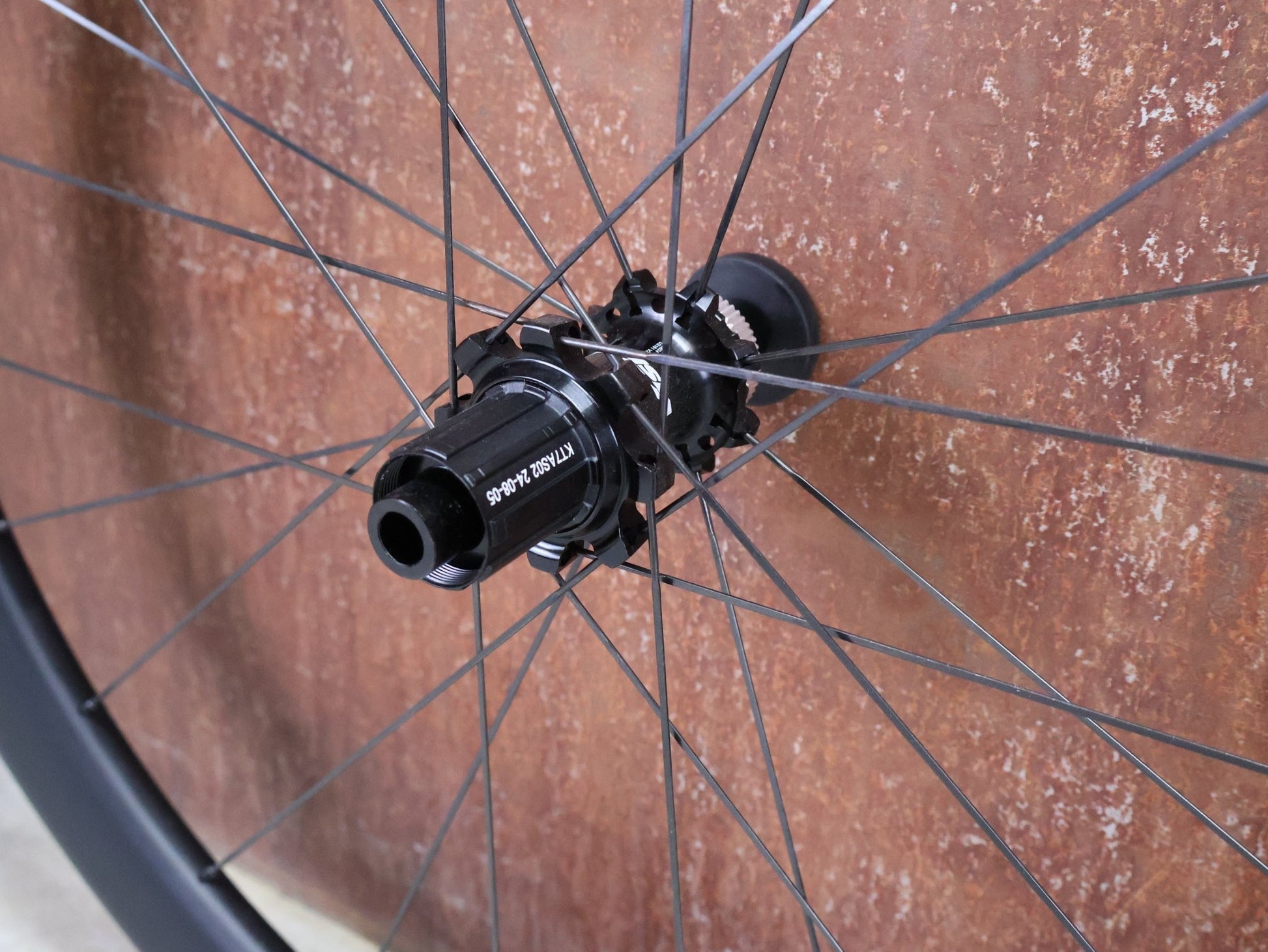 Laufrad/Laufradsatz von Most, MOST ULTRAFAST 45 TLR DB LAUFRADSATZ DISC vor USEDBIKES - OB.DE Hintergrund