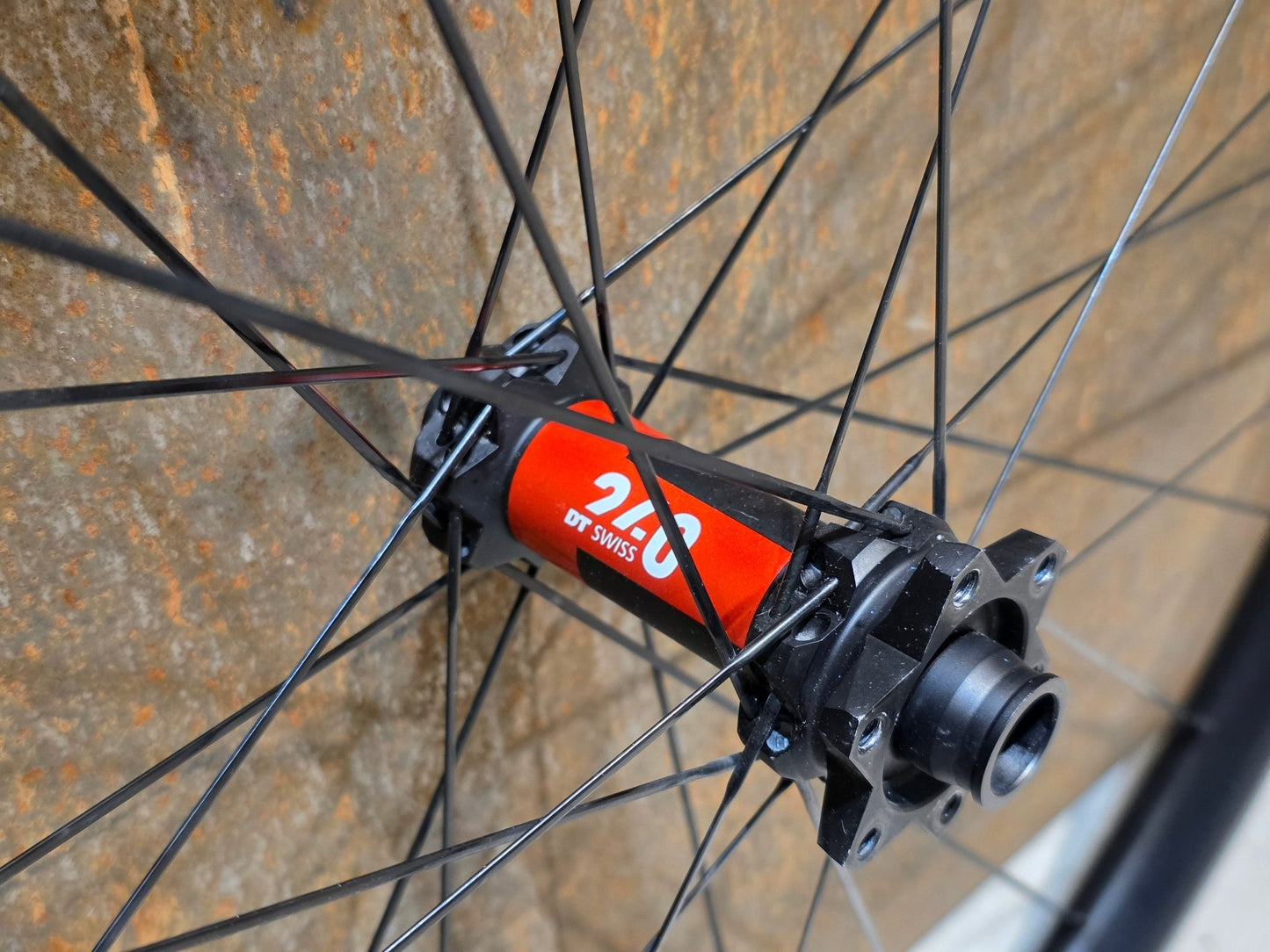 Laufrad/Laufradsatz von Mse, MSE 29 ZOLL CARBON LAUFRADSATZ BOOST 6 - LOCH DISC vor USEDBIKES - OB.DE Hintergrund