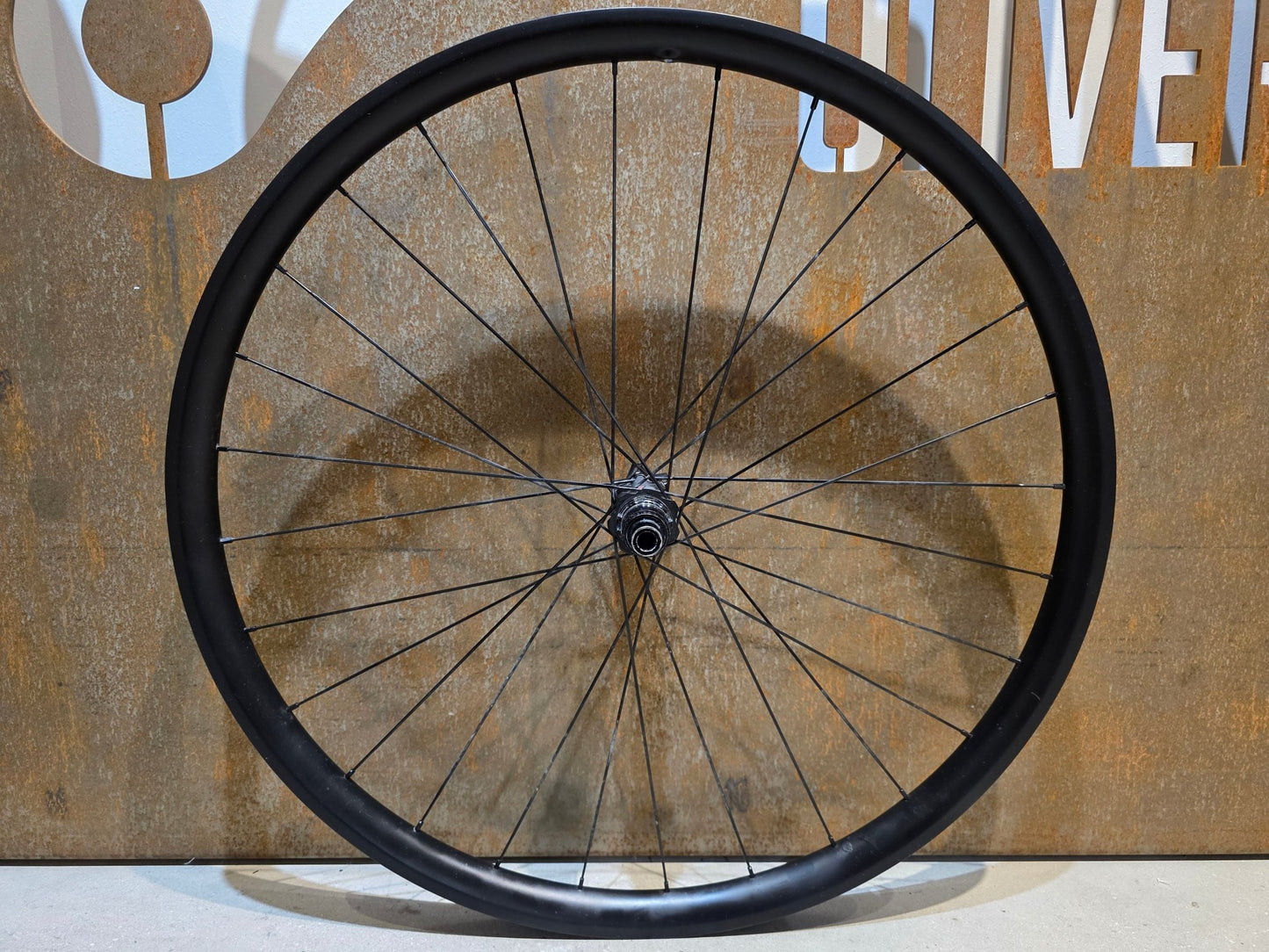 Laufrad/Laufradsatz von Mse, MSE 29 ZOLL CARBON LAUFRADSATZ BOOST 6 - LOCH DISC vor USEDBIKES - OB.DE Hintergrund