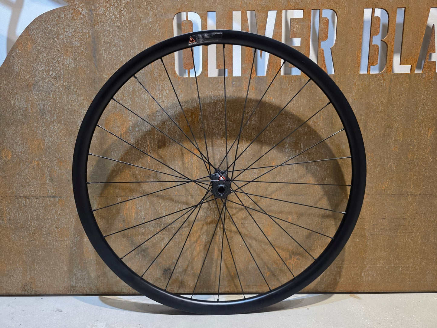 Laufrad/Laufradsatz von Mse, MSE 29 ZOLL CARBON LAUFRADSATZ BOOST 6 - LOCH DISC vor USEDBIKES - OB.DE Hintergrund