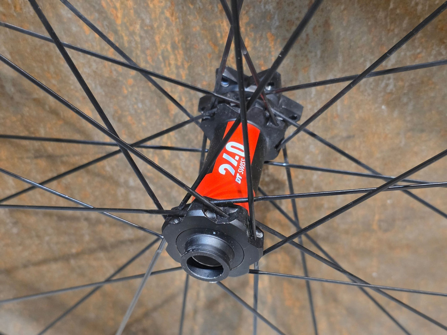 Laufrad/Laufradsatz von Mse, MSE 29 ZOLL CARBON LAUFRADSATZ BOOST 6 - LOCH DISC vor USEDBIKES - OB.DE Hintergrund