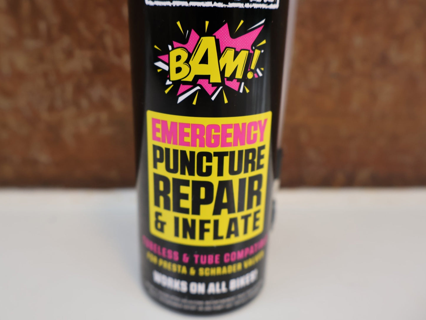 Pflege & Wartung von Muc - Off, MUC - OFF BAM! PANNENSPRAY / 125 ML / REIFENREPARATUR & PUMPE / MTB & ROAD vor USEDBIKES - OB.DE Hintergrund