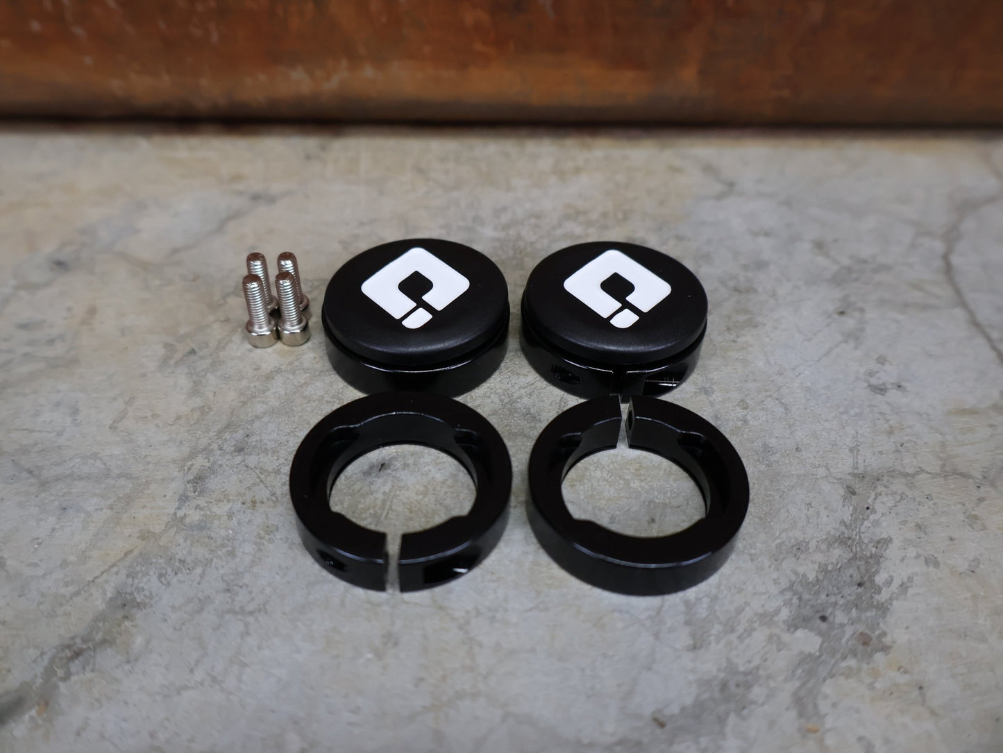 Griffe und Lenkerbänder von Odi, ODI RUFFIAN LOCK - ON GRIPS – 130 MM / GREY – D32RFSG - B vor USEDBIKES - OB.DE Hintergrund