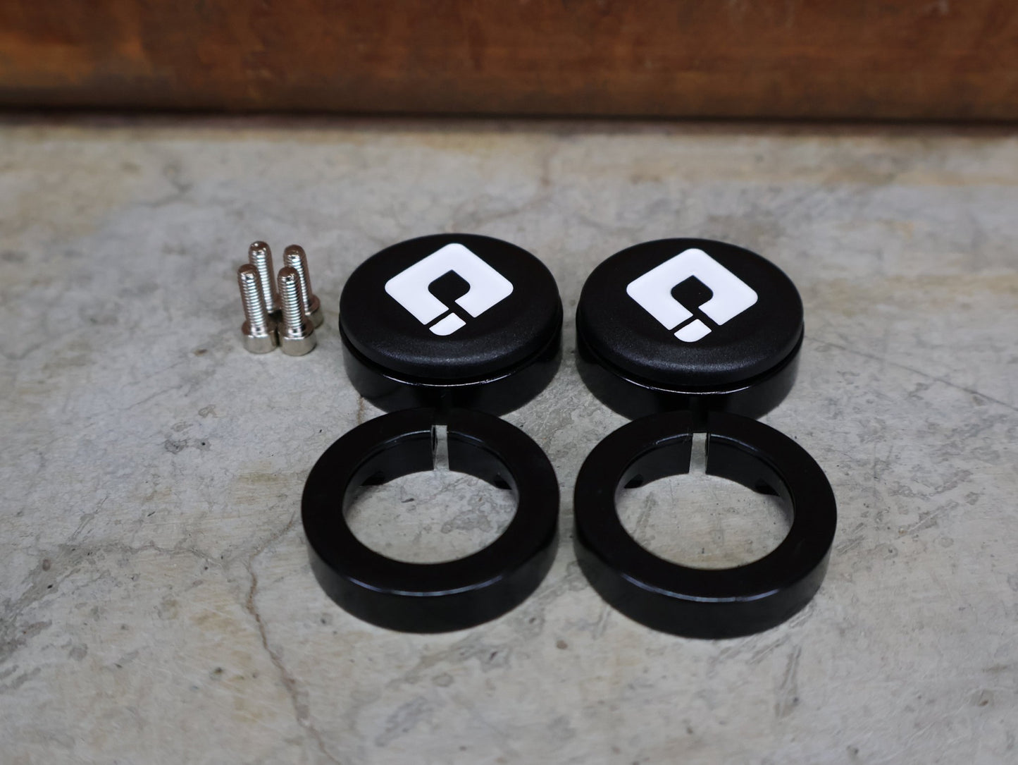 Griffe und Lenkerbänder von Odi, ODI X - TREME LOCK - ON GRIPS 130 MM BLACK – D30XTB - B vor USEDBIKES - OB.DE Hintergrund