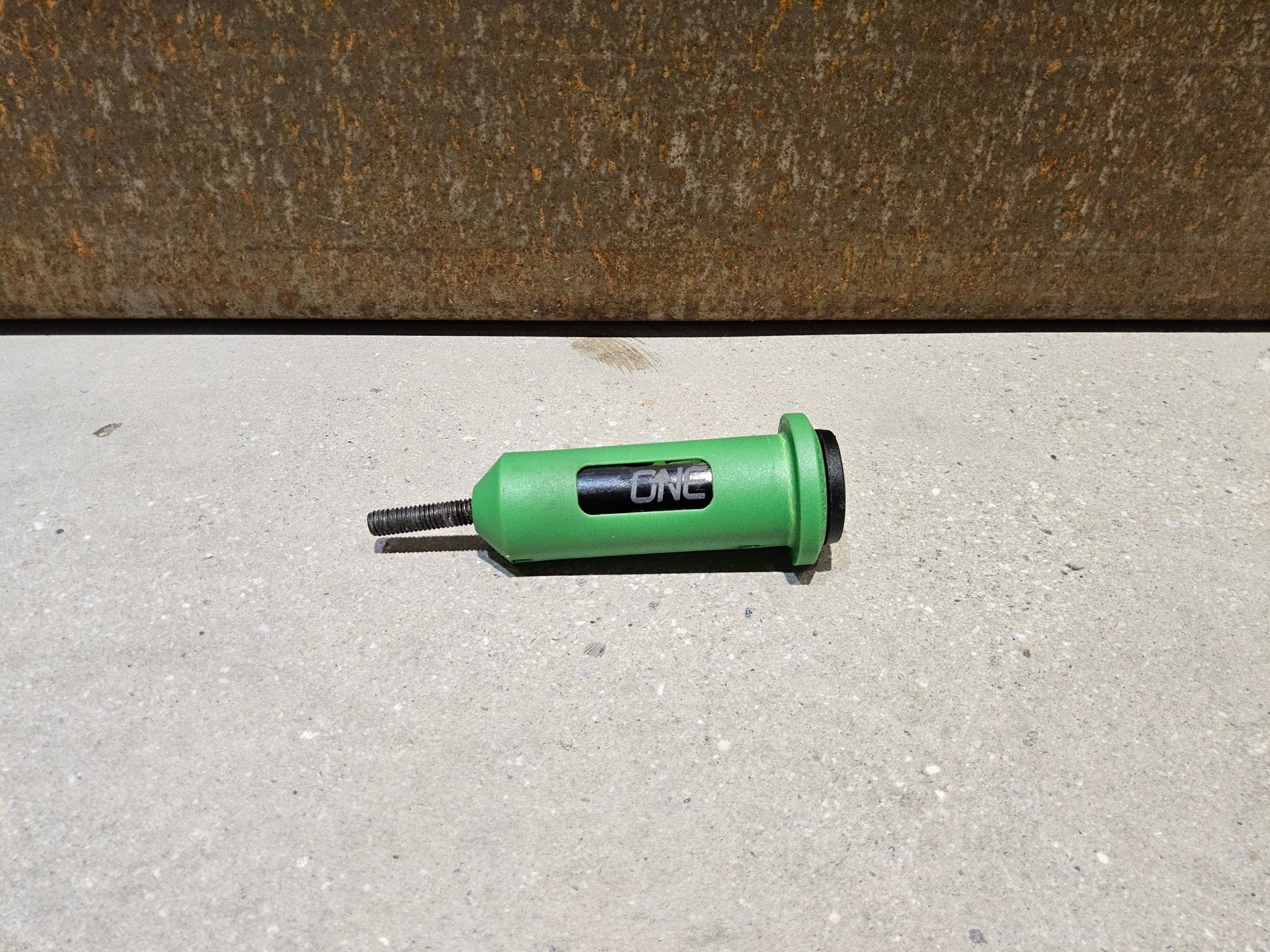 Luftpumpen & Werkzeug von OneUp, ONEUP EDC LITE TOOL / MINITOOL vor USEDBIKES - OB.DE Hintergrund