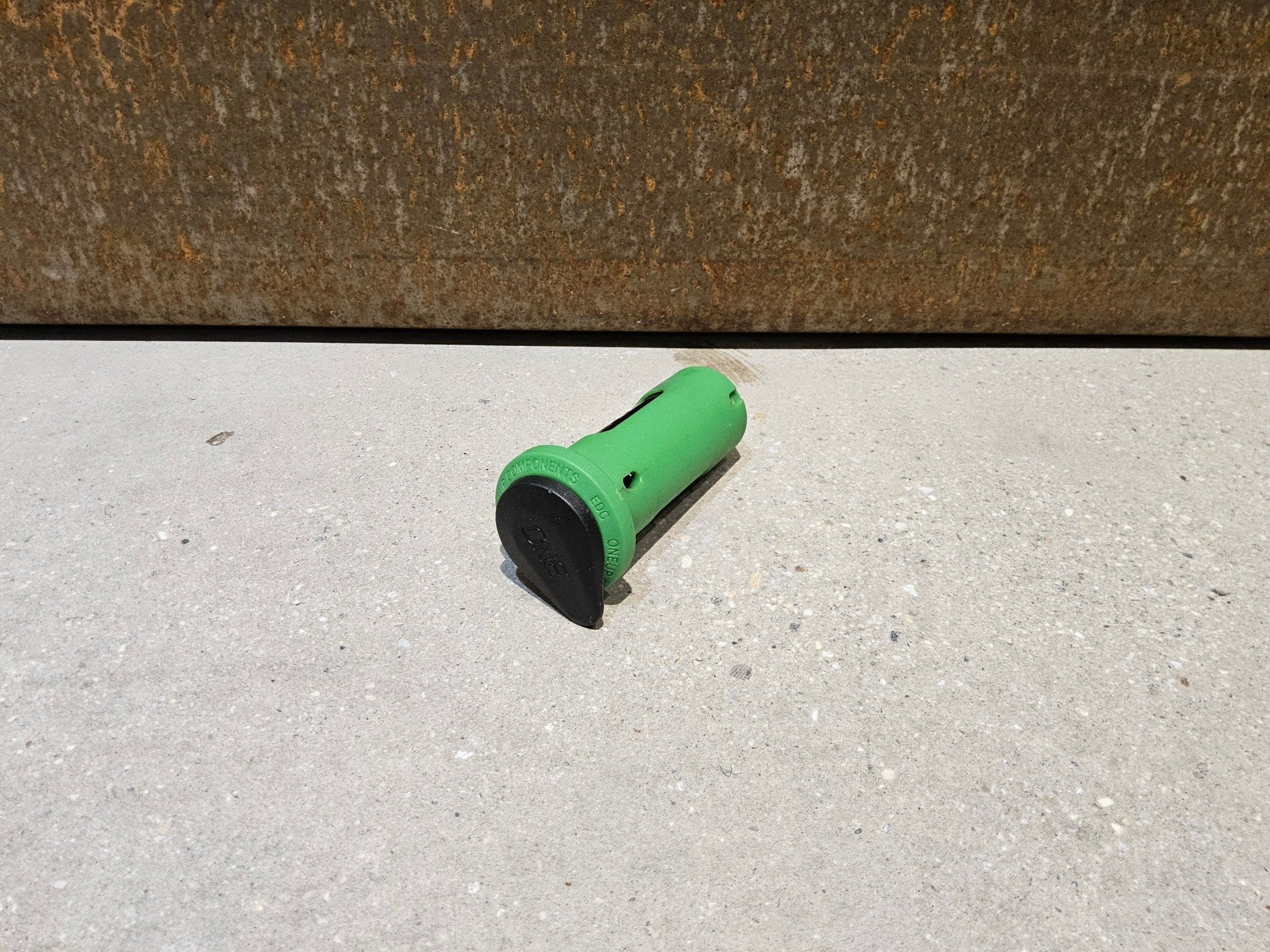 Luftpumpen & Werkzeug von OneUp, ONEUP EDC LITE TOOL / MINITOOL vor USEDBIKES - OB.DE Hintergrund