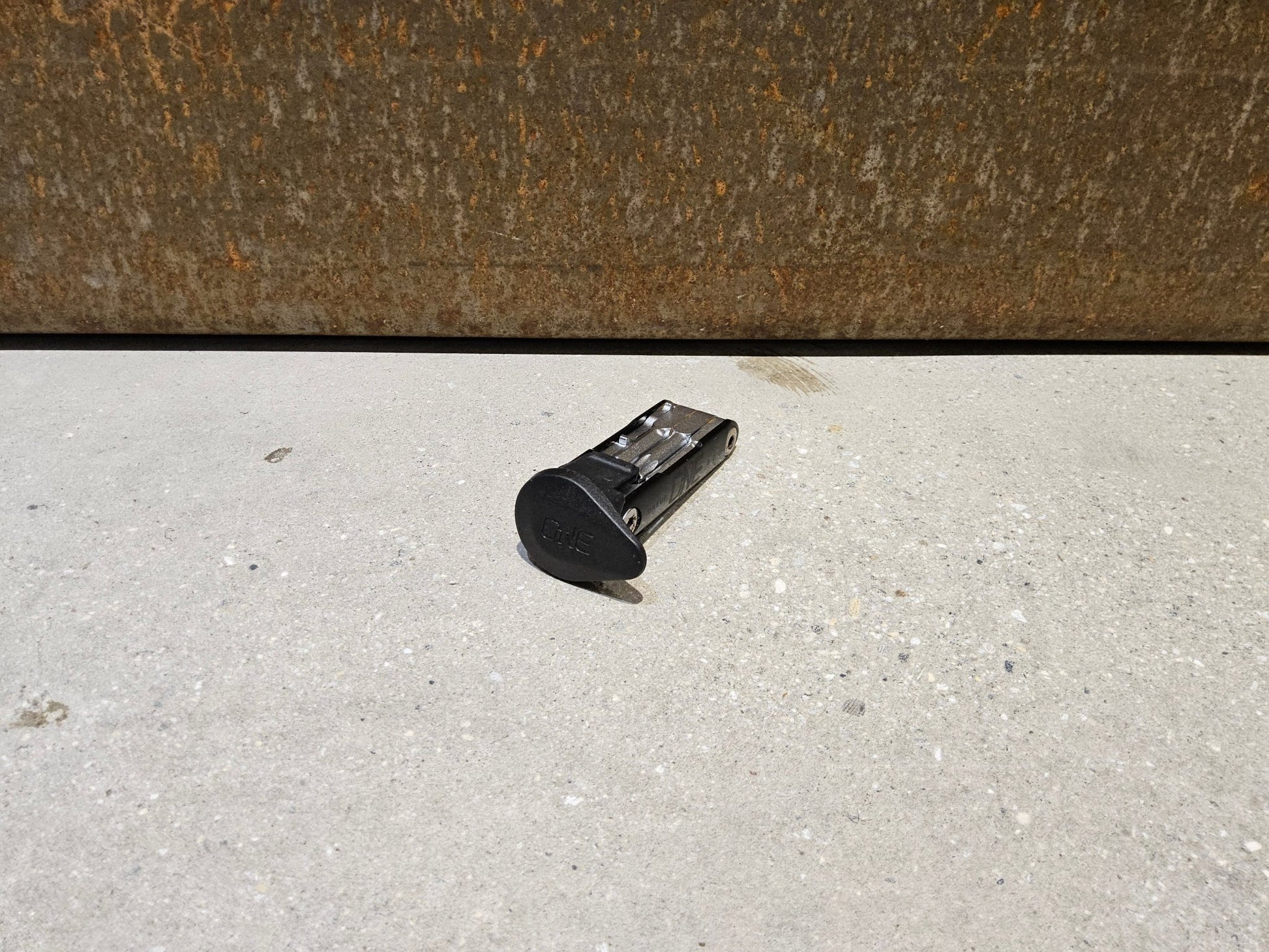 Luftpumpen & Werkzeug von OneUp, ONEUP EDC LITE TOOL / MINITOOL vor USEDBIKES - OB.DE Hintergrund