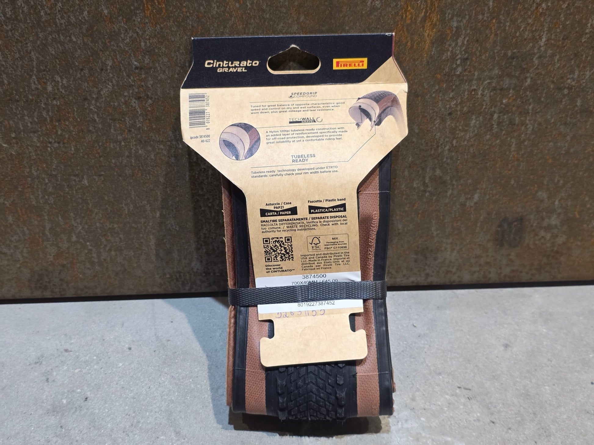 Reifen von Pirelli, PIRELLI CINTURATO H GRAVEL REIFEN / BRAUN / 700 X 40MM vor USEDBIKES - OB.DE Hintergrund