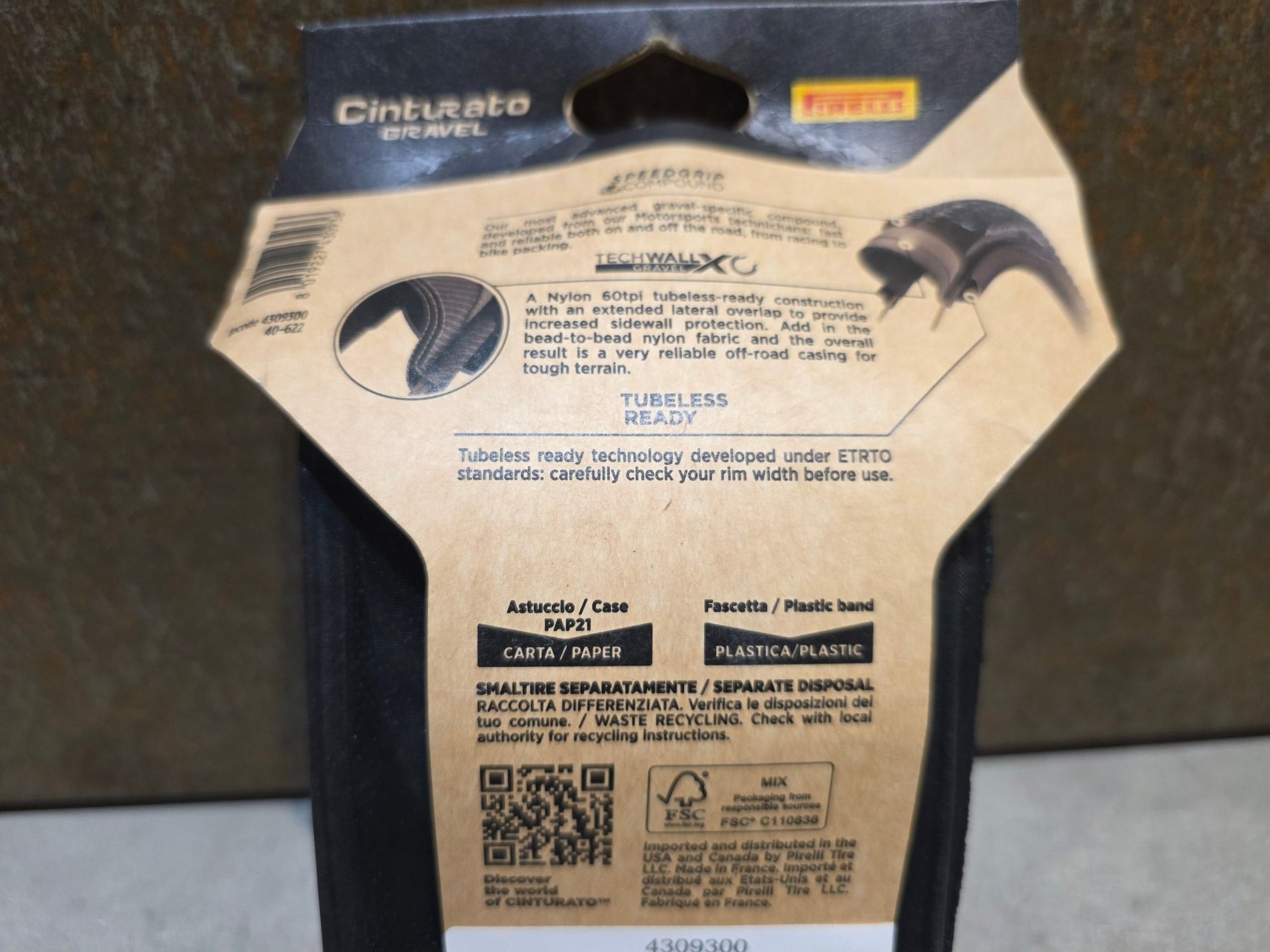 Reifen von Pirelli, PIRELLI CINTURATO RC X GRAVEL REIFEN 700 X 40MM vor USEDBIKES - OB.DE Hintergrund