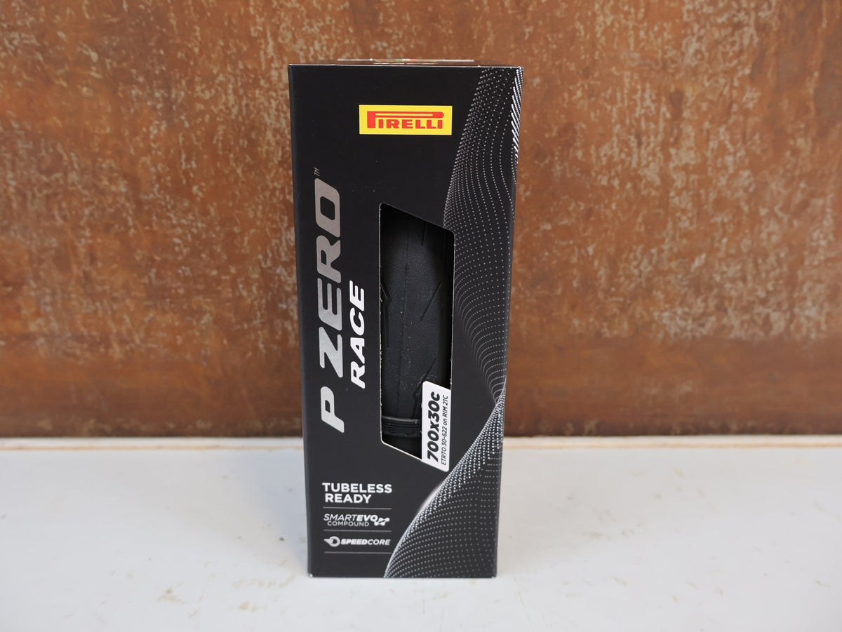 Reifen von Pirelli, Pirelli P ZERO Race TLR Rennradreifen 700C Schwarz 28-32mm vor USEDBIKES-OB.DE Hintergrund