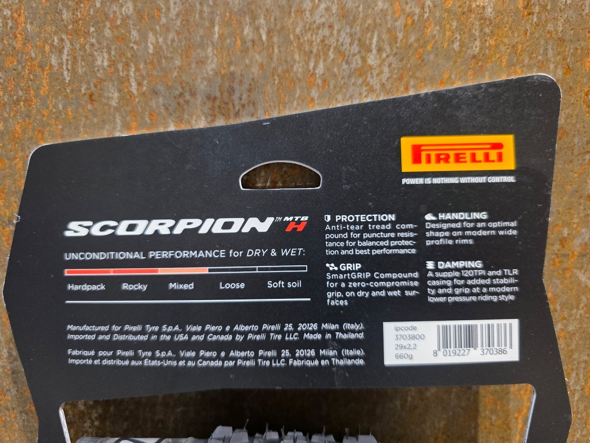 Reifen von Pirelli, PIRELLI SCORPION XC H LITE MOUNTAINBIKE REIFEN 29X2.20 in variant_title vor USEDBIKES - OB.DE Hintergrund