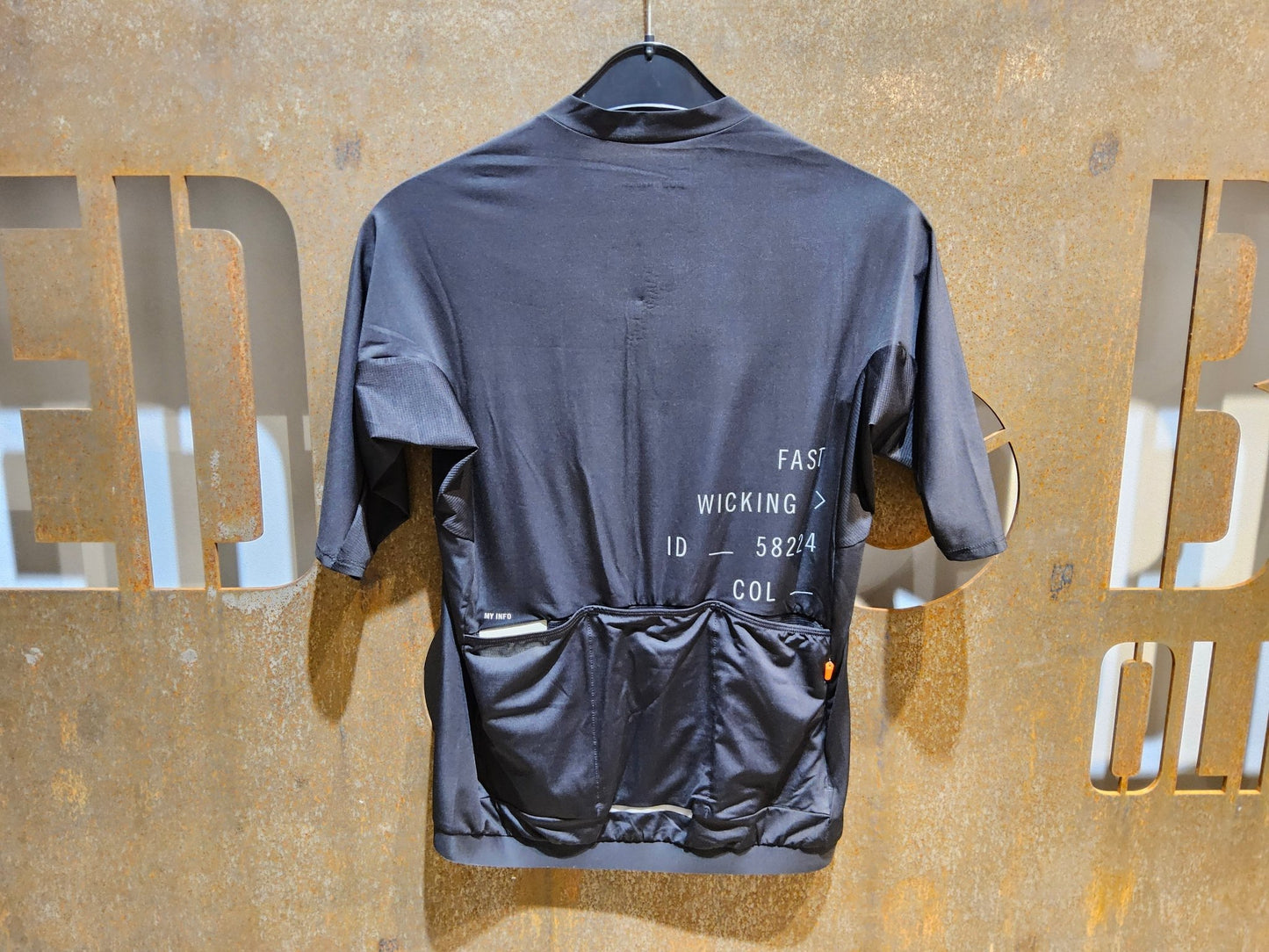 Trikot Herren von Poc, POC PRISTINE PRINT JERSEY / KURZARM TRIKOT / HERREN / URANIUM BLACK in variant_title vor USEDBIKES - OB.DE Hintergrund