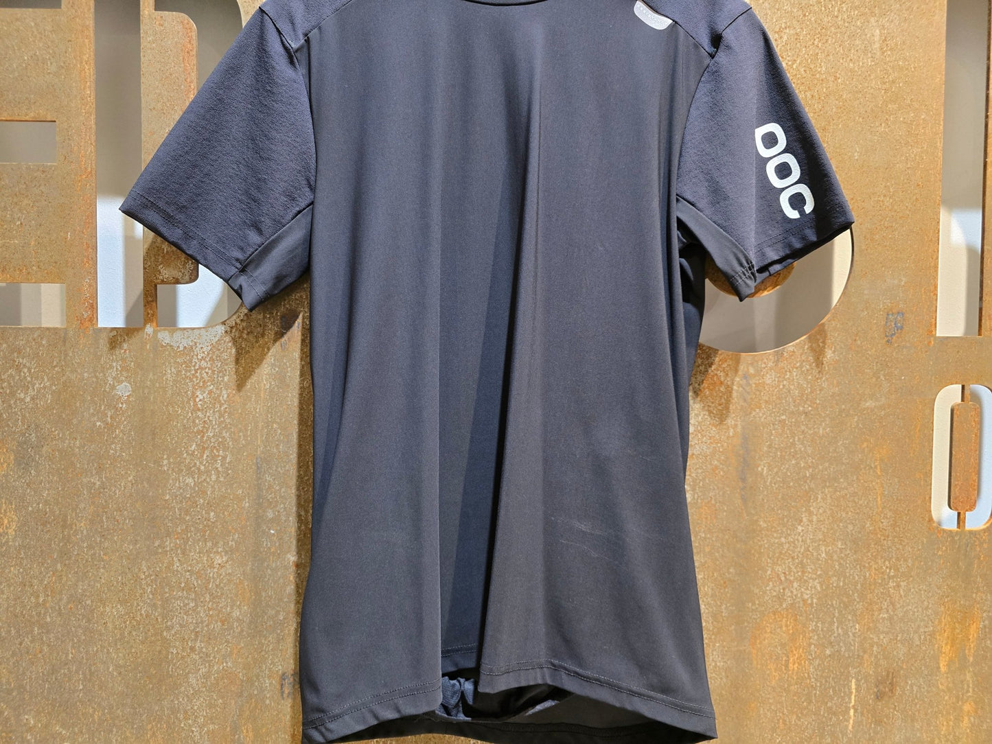 Trikot Herren von Poc, POC RESISTANCE ULTRA TEE / KURZARM TRIKOT / HERREN in variant_title vor USEDBIKES - OB.DE Hintergrund