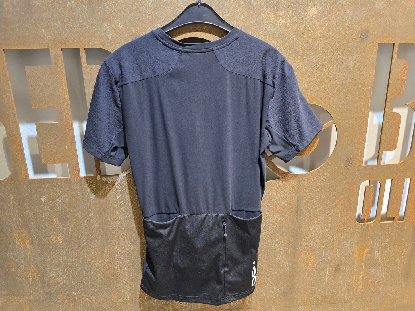 Trikot Herren von Poc, POC RESISTANCE ULTRA TEE / KURZARM TRIKOT / HERREN in variant_title vor USEDBIKES - OB.DE Hintergrund