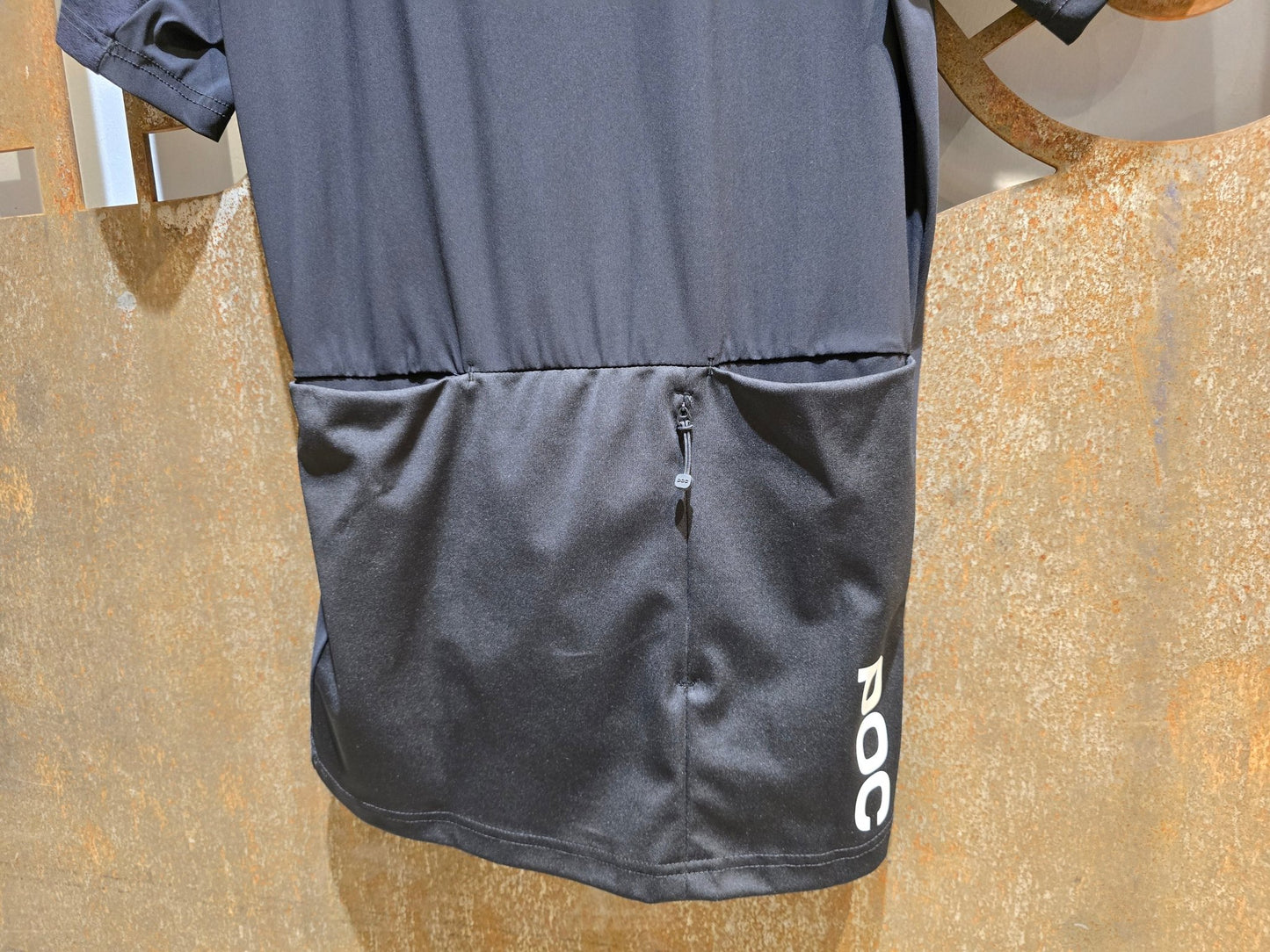 Trikot Herren von Poc, POC RESISTANCE ULTRA TEE / KURZARM TRIKOT / HERREN in variant_title vor USEDBIKES - OB.DE Hintergrund
