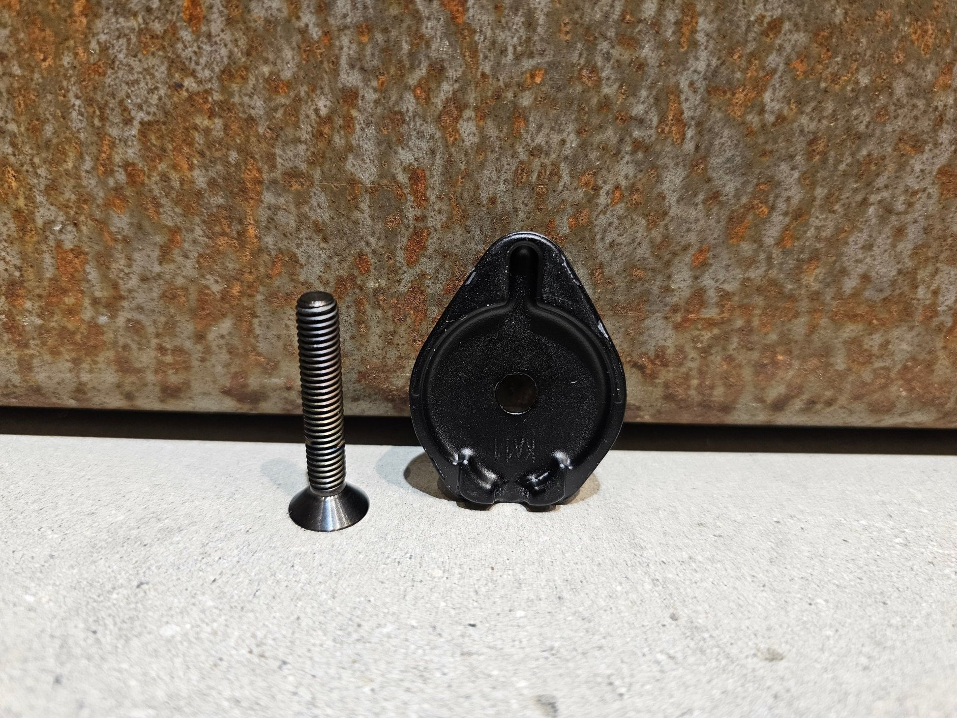 Zubehör von Pro, PRO AHEADKAPPE TOPCAP VIBE DI2 VORBAU 1 1/8 ZOLL in variant_title vor USEDBIKES - OB.DE Hintergrund