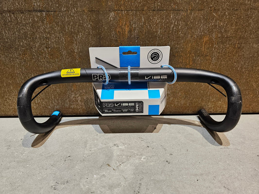 Lenker von Pro, PRO VIBE SUPERLIGHT COMPACT LENKER 400 / 420 / 440MM in variant_title vor USEDBIKES - OB.DE Hintergrund