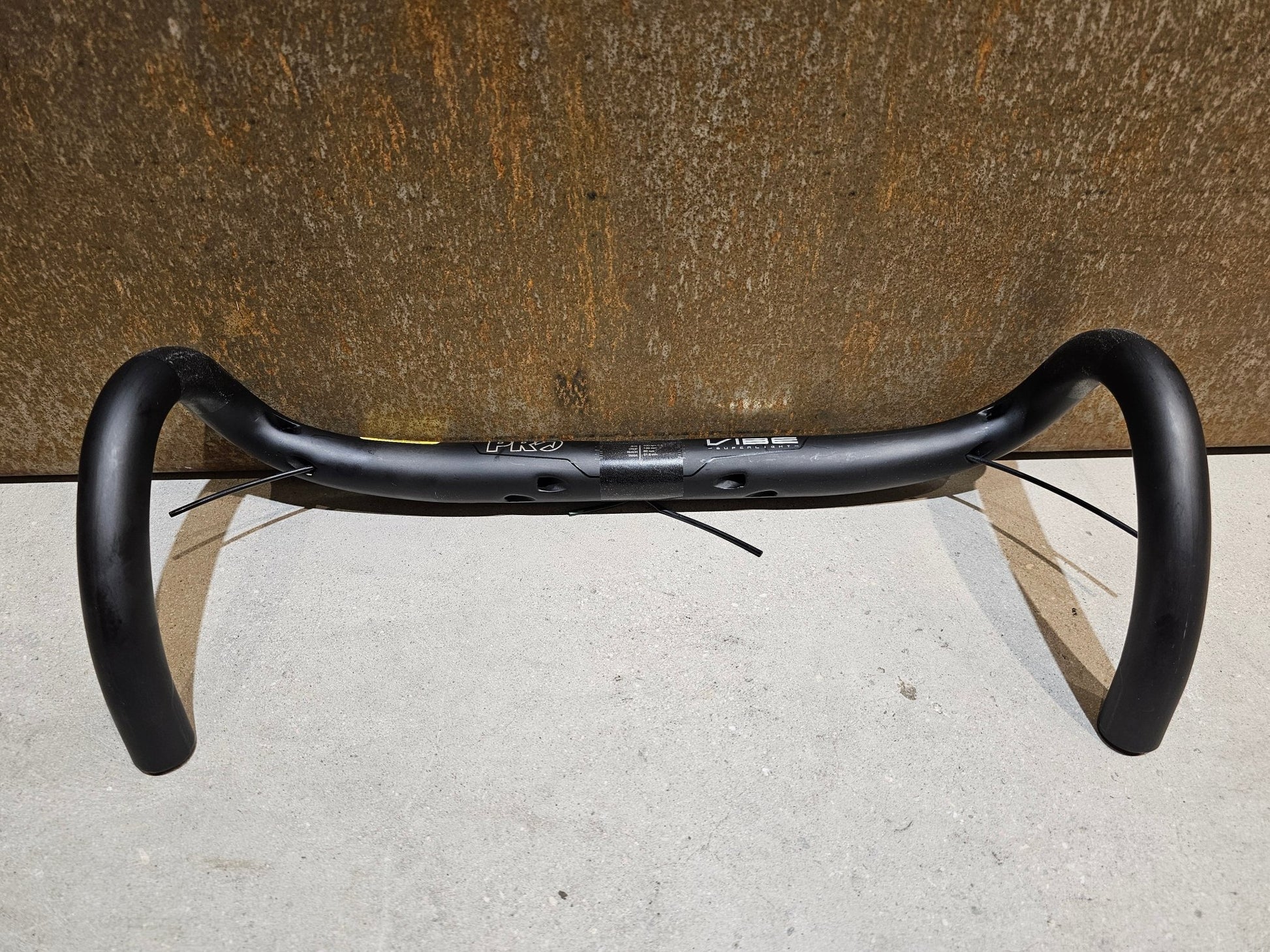 Lenker von Pro, PRO VIBE SUPERLIGHT COMPACT LENKER 400 / 420MM B - WARE in variant_title vor USEDBIKES - OB.DE Hintergrund