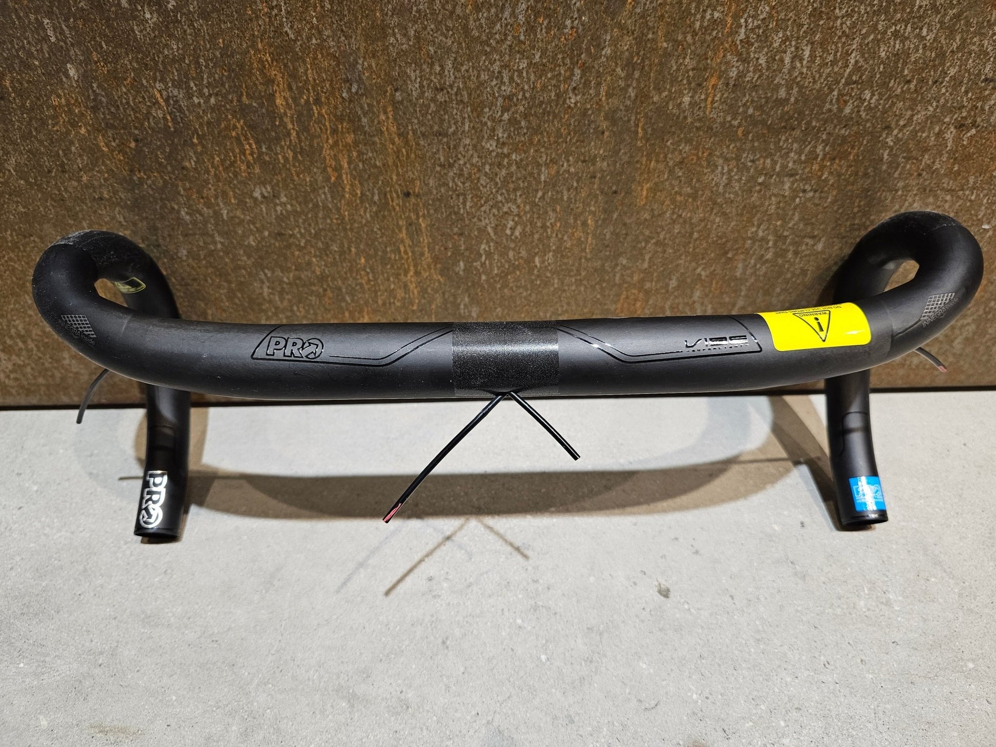 Lenker von Pro, PRO VIBE SUPERLIGHT COMPACT LENKER 400 / 420MM B - WARE in variant_title vor USEDBIKES - OB.DE Hintergrund