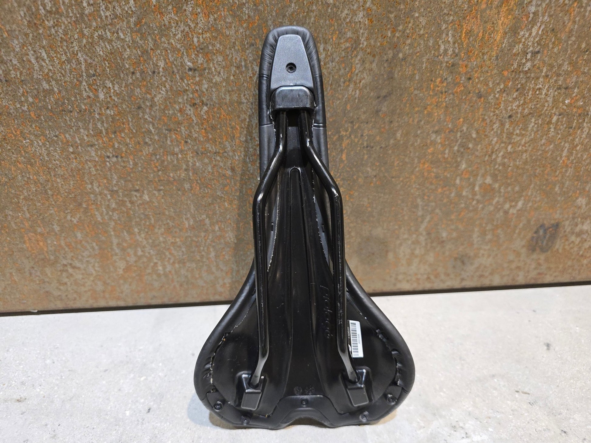 Sattel von Prologo, PROLOGO NAGO RS PRO STN SATTEL / 132MM in variant_title vor USEDBIKES - OB.DE Hintergrund