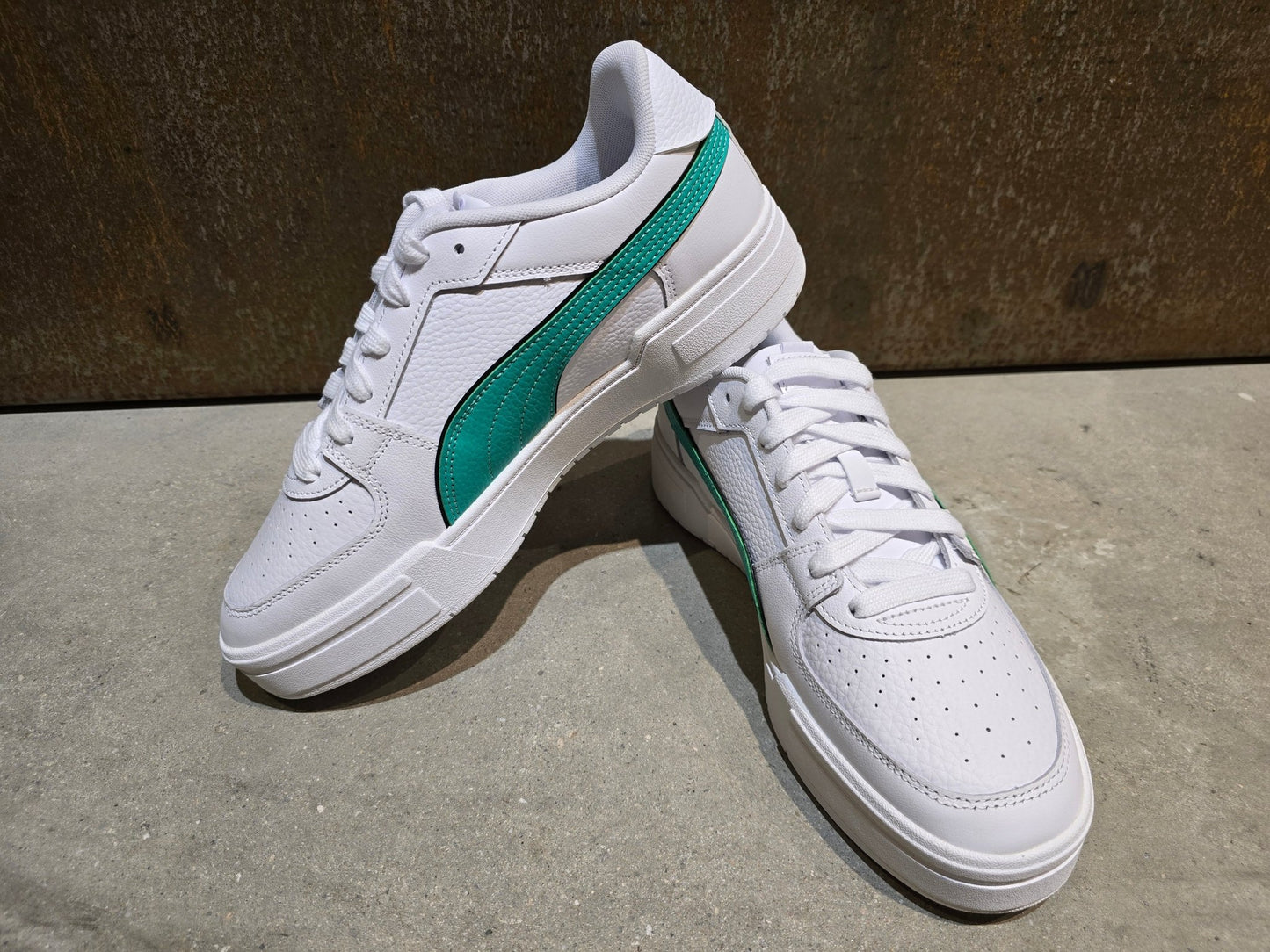 Freizeit - Herrenschuh von Puma, PUMA BORA HANSGOHE CA PRO SNEAKER FREIZEITSCHUH UNISEX in variant_title vor USEDBIKES - OB.DE Hintergrund